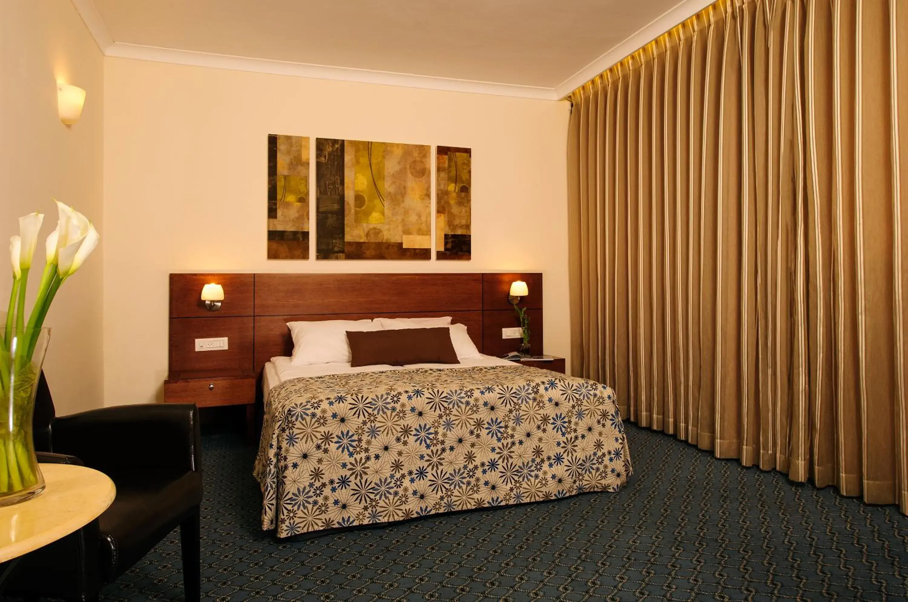 Photo of the whole room, Bed in Caesar Premier Jerusalem Hotel