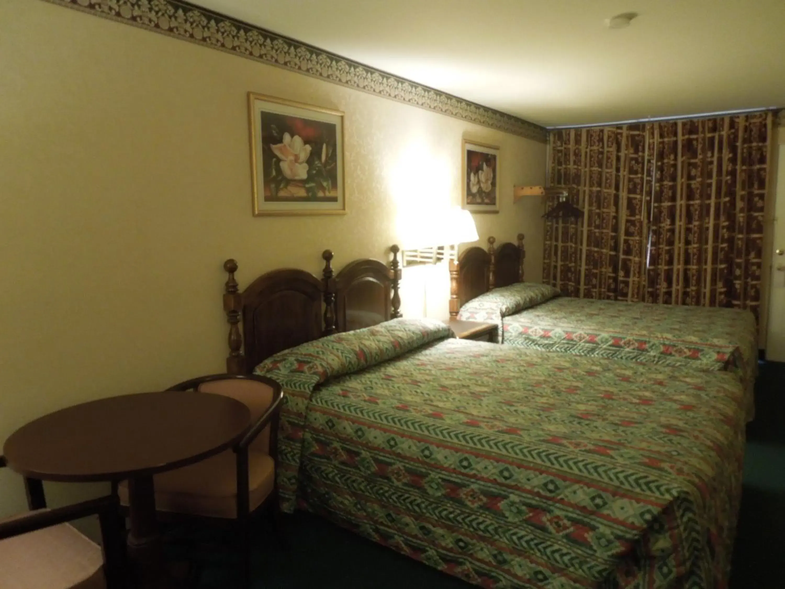 Bedroom, Bed in Value Inn