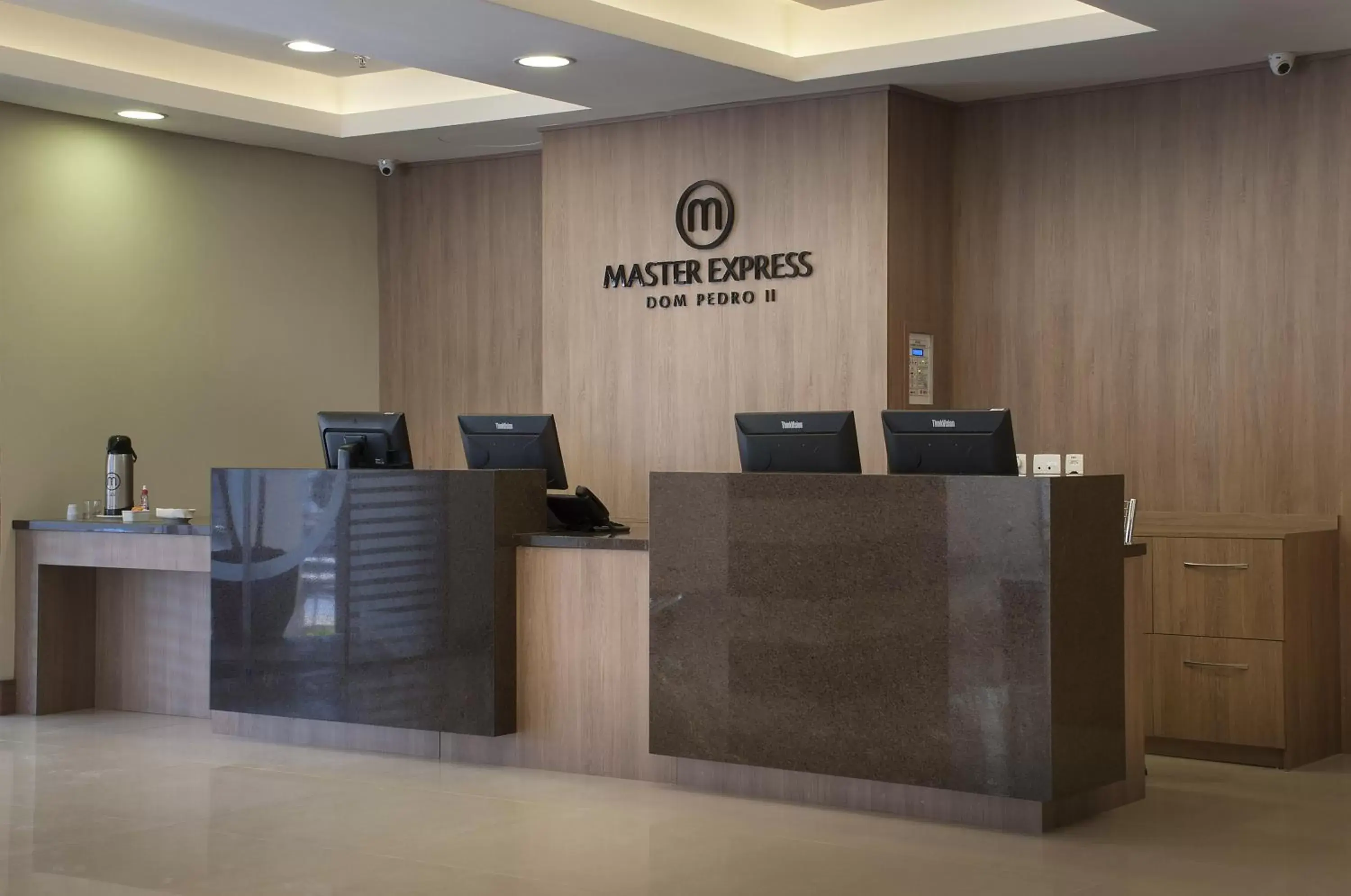 Lobby or reception in Master Express Dom Pedro II - próximo ao Consulado Americano e Aeroporto Lobby or reception in Master Express Dom Pedro II - próximo ao Consulado Americano e Aeroporto