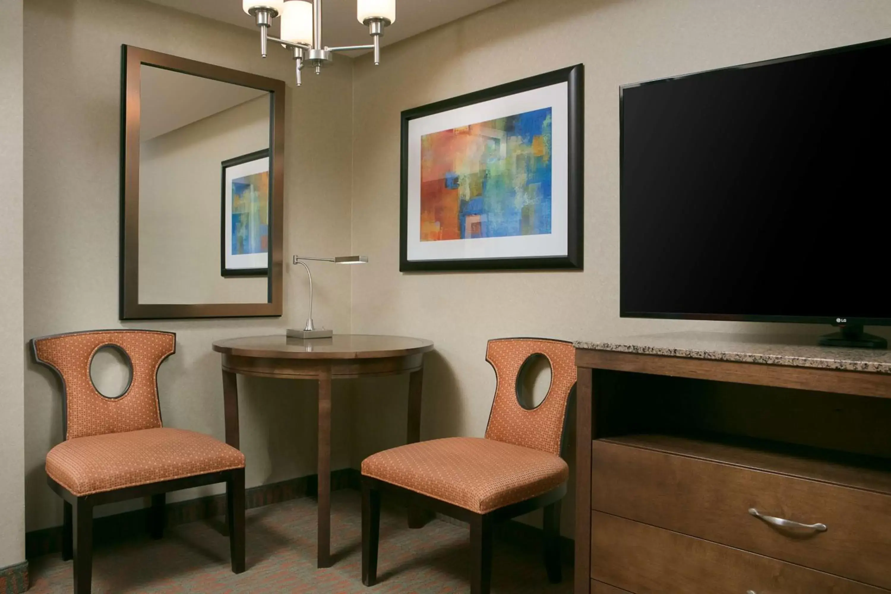 Bedroom, Seating Area in Hilton Garden Inn Manhattan Kansas