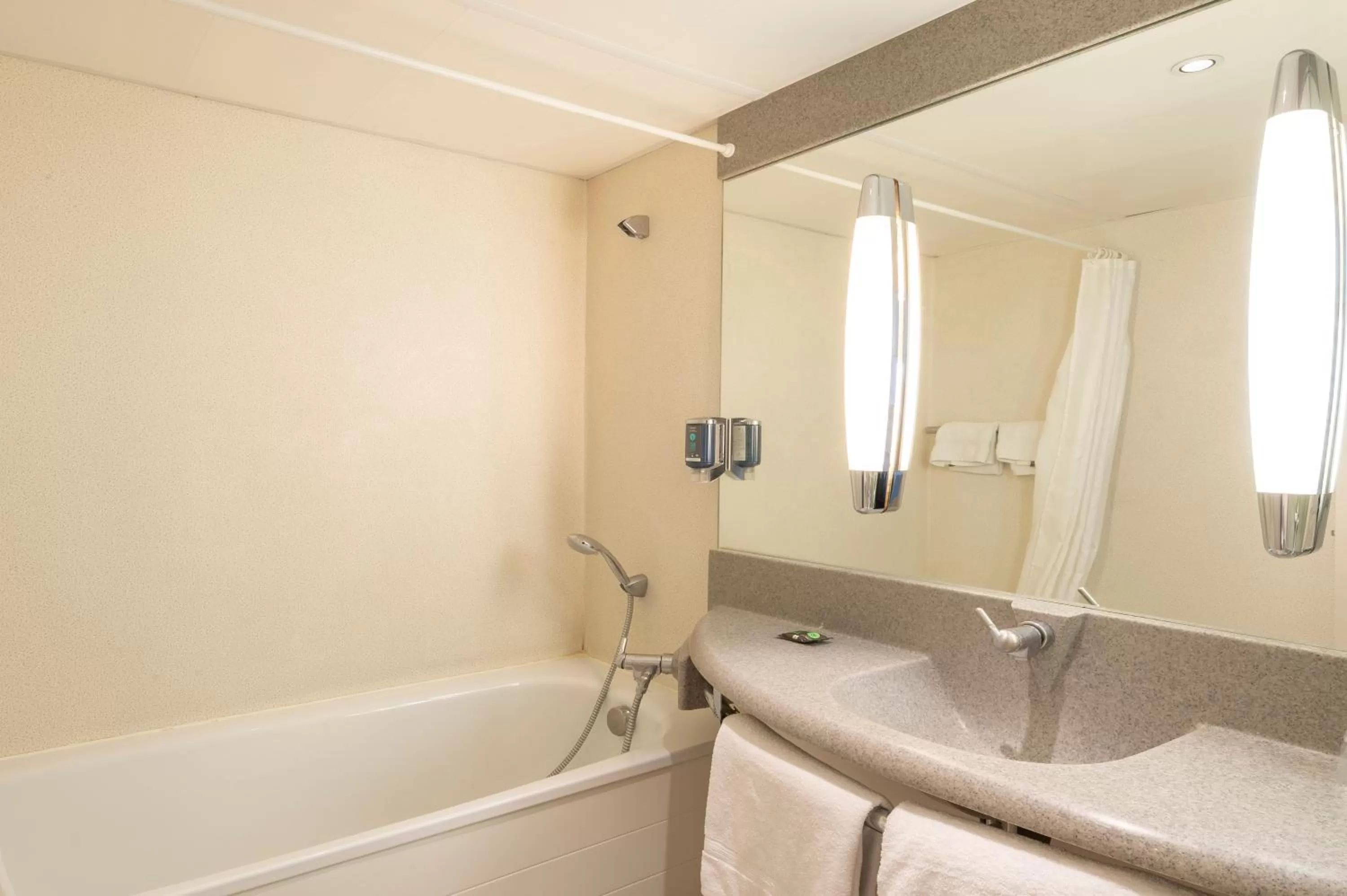 Bathroom in Hôtel Novotel Valenciennes