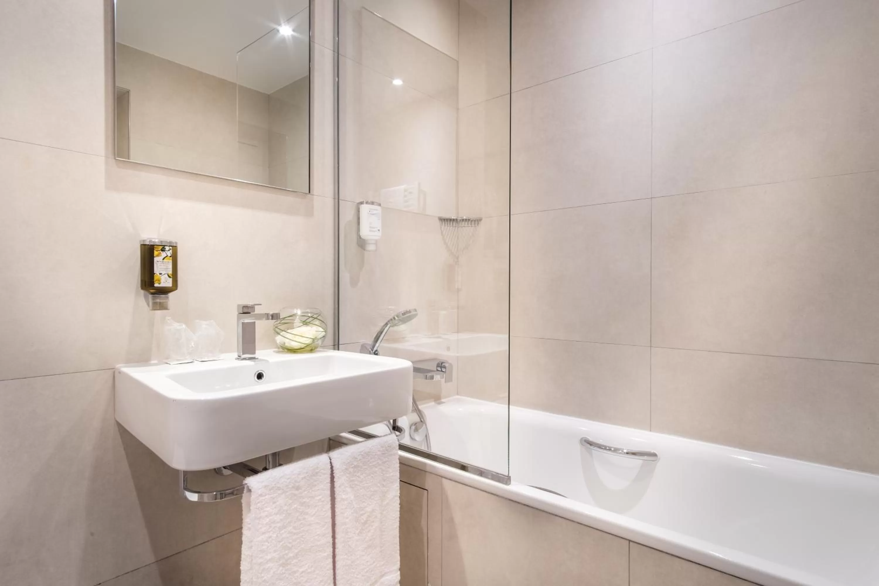 Bathroom in Waldorf Montparnasse