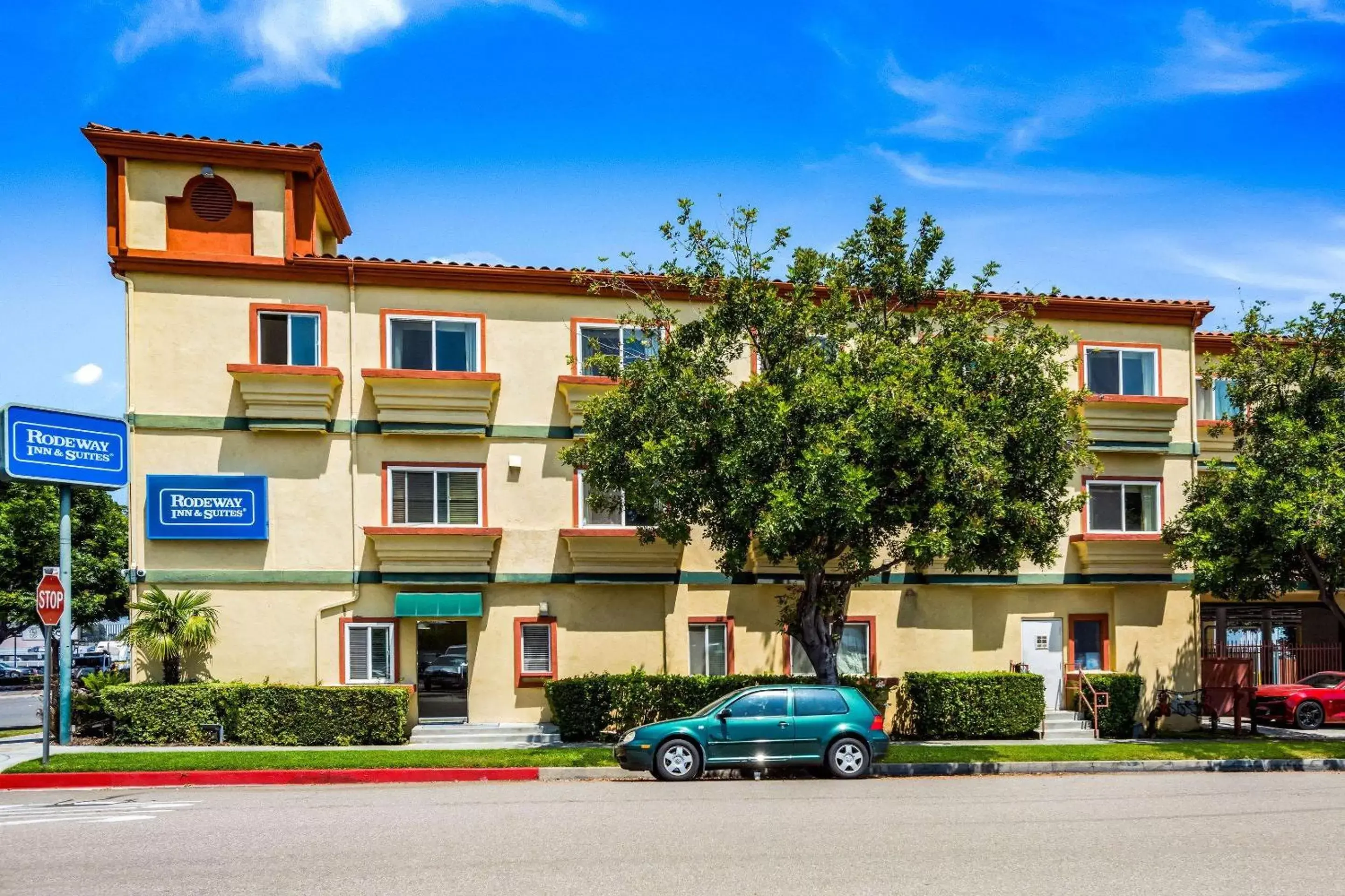 Property Building in Rodeway Inn & Suites - Pasadena