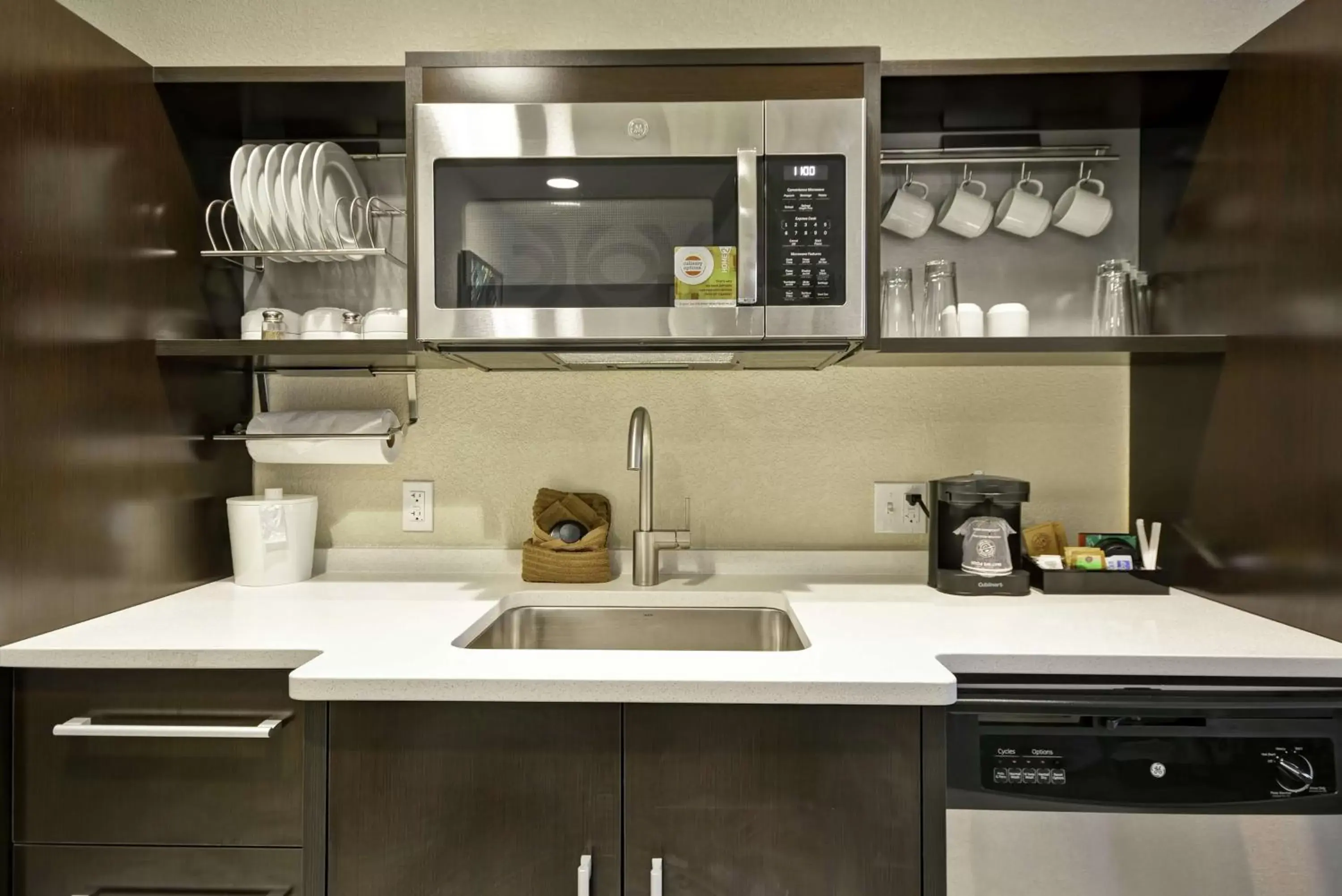 Kitchen or kitchenette, Kitchen/Kitchenette in Home2 Suites by Hilton KCI Airport