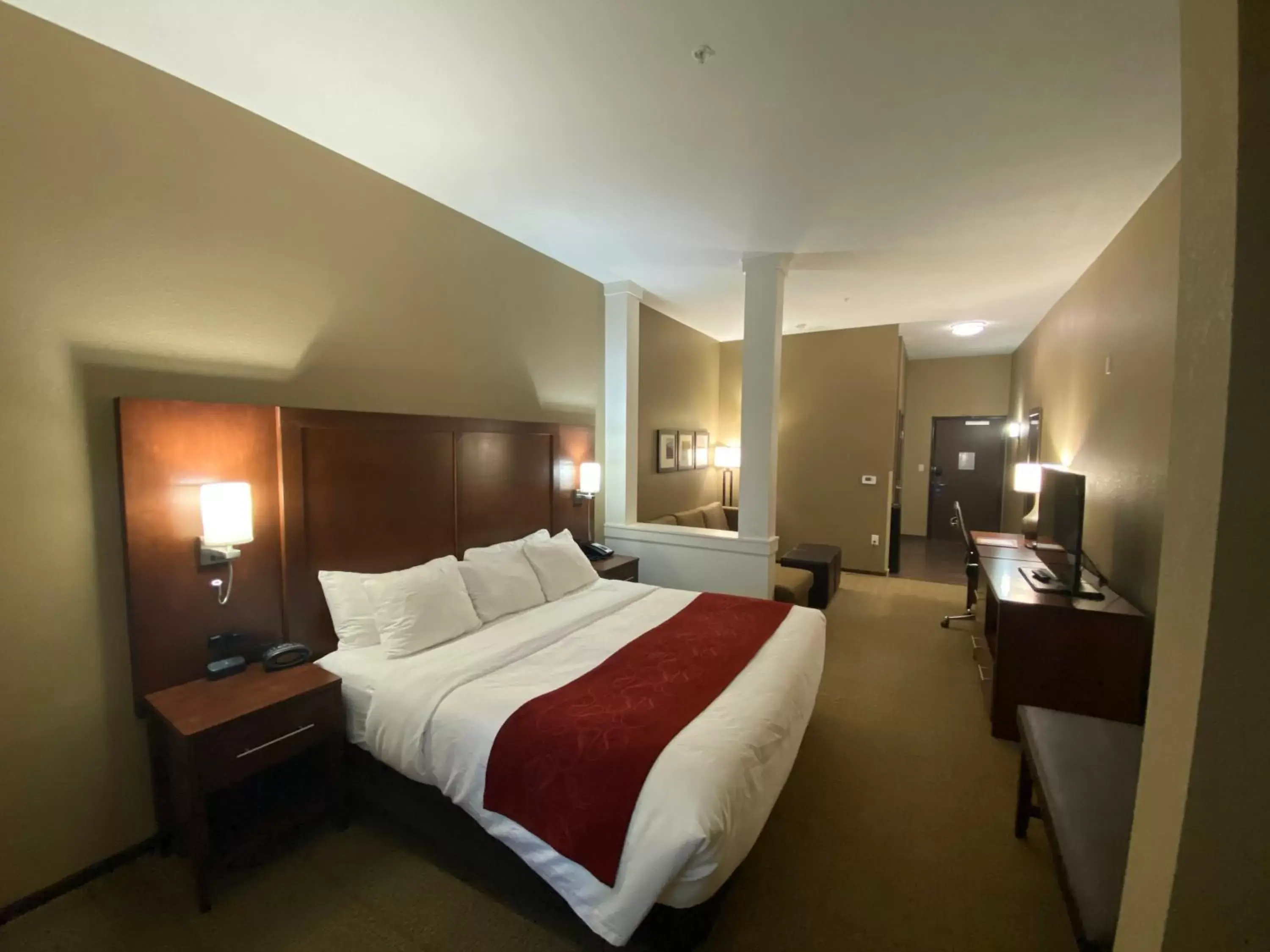 Bedroom, Bed in Comfort Suites West Omaha