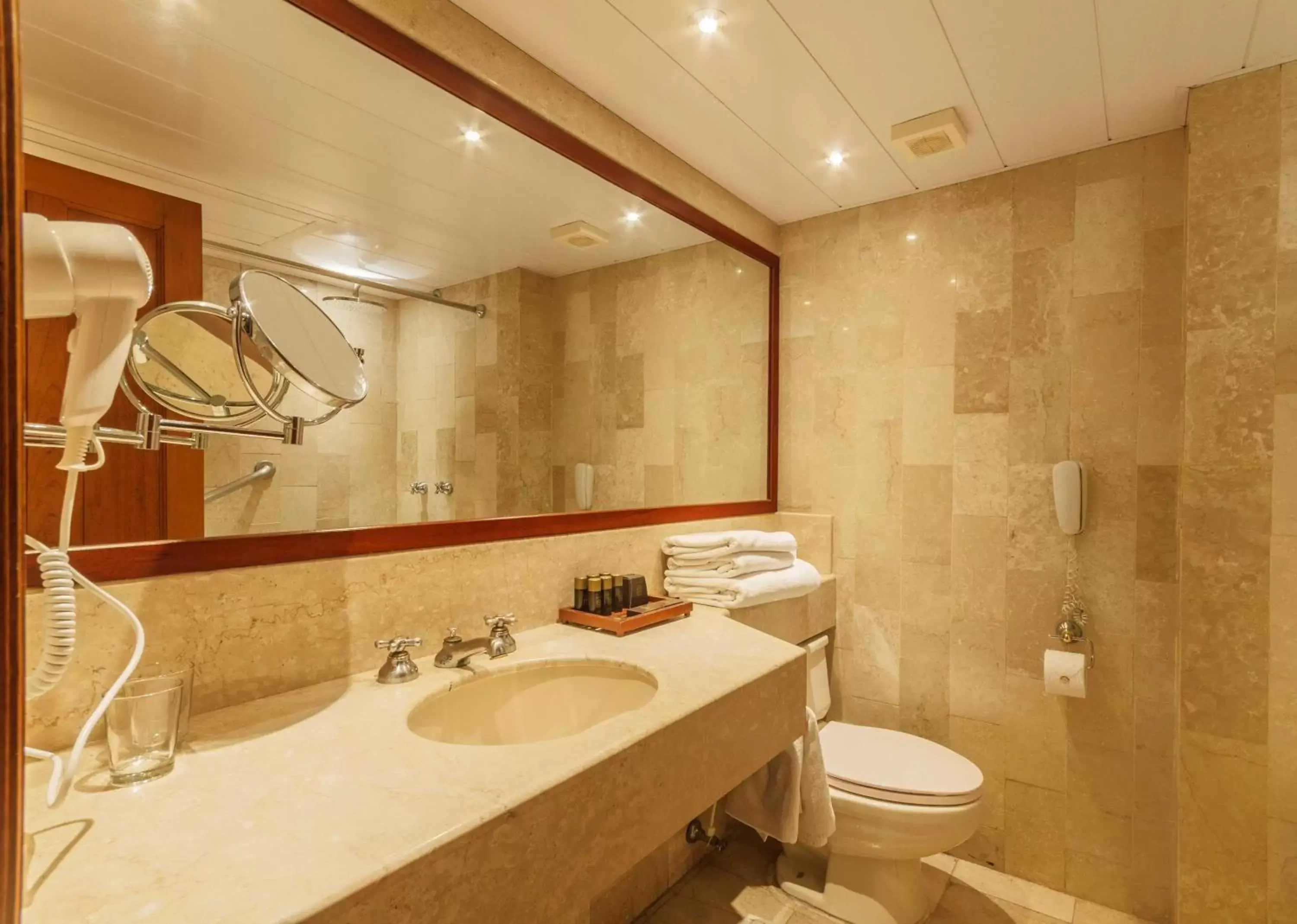 Bathroom in Hotel Caribe by Faranda Grand, a member of Radisson Individuals