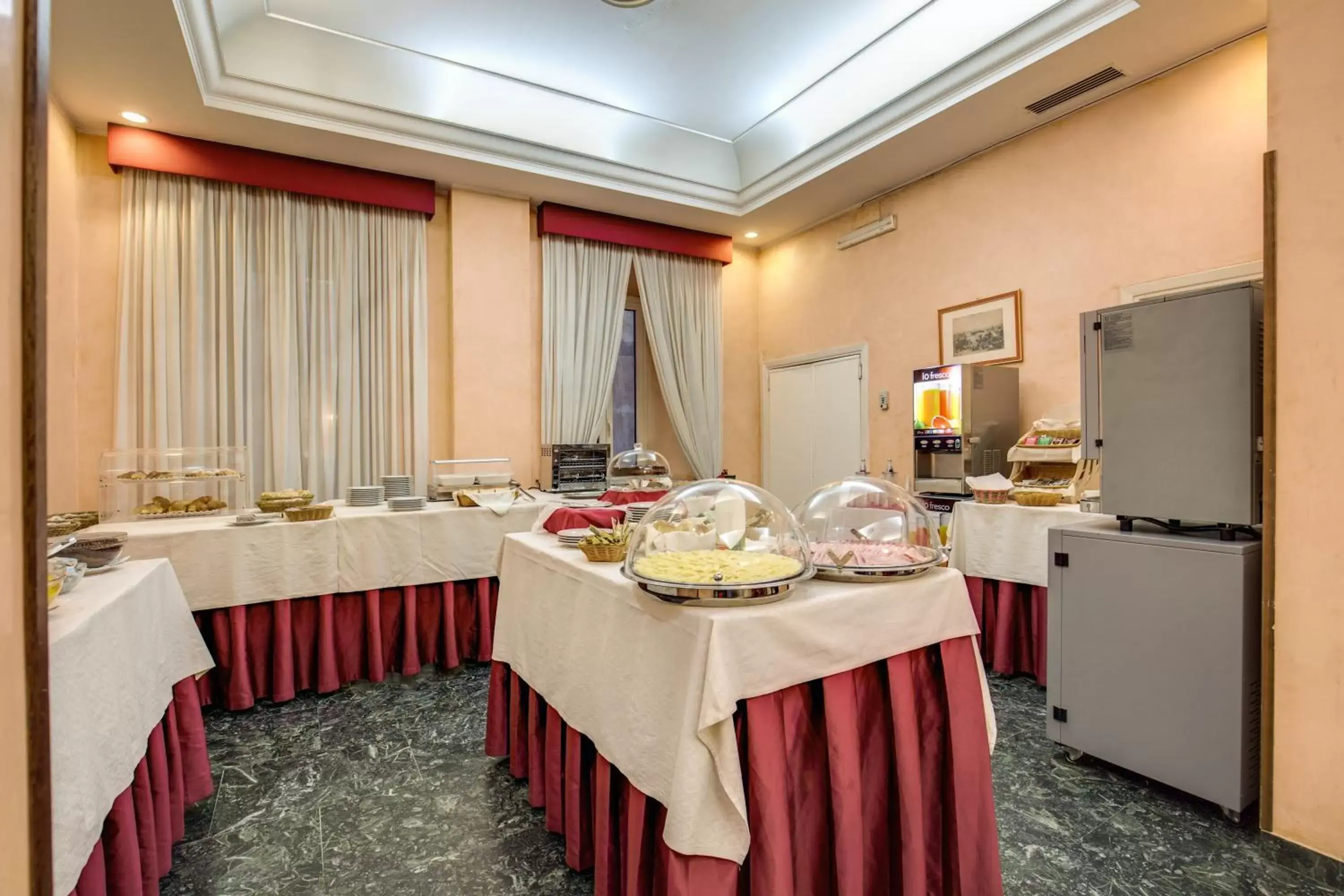 Restaurant/places to eat in Hotel San Remo