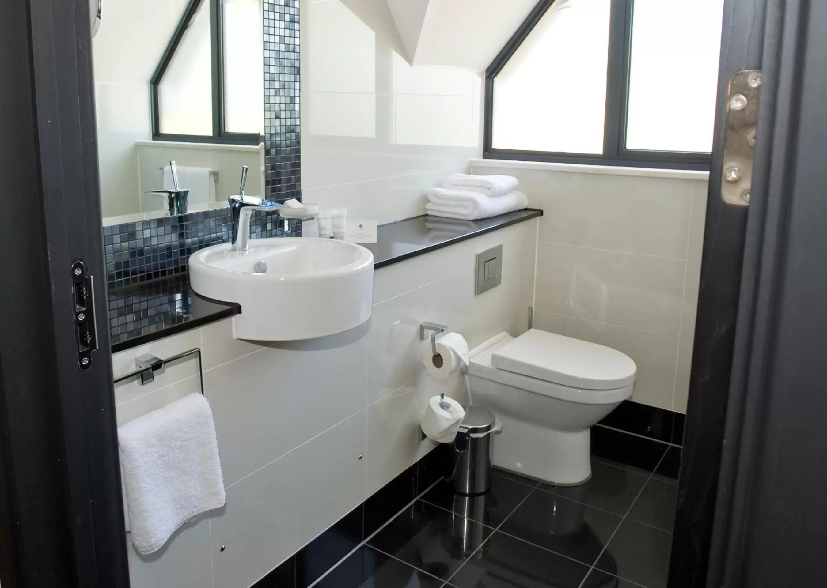 Bathroom in The Lodge at Kingswood