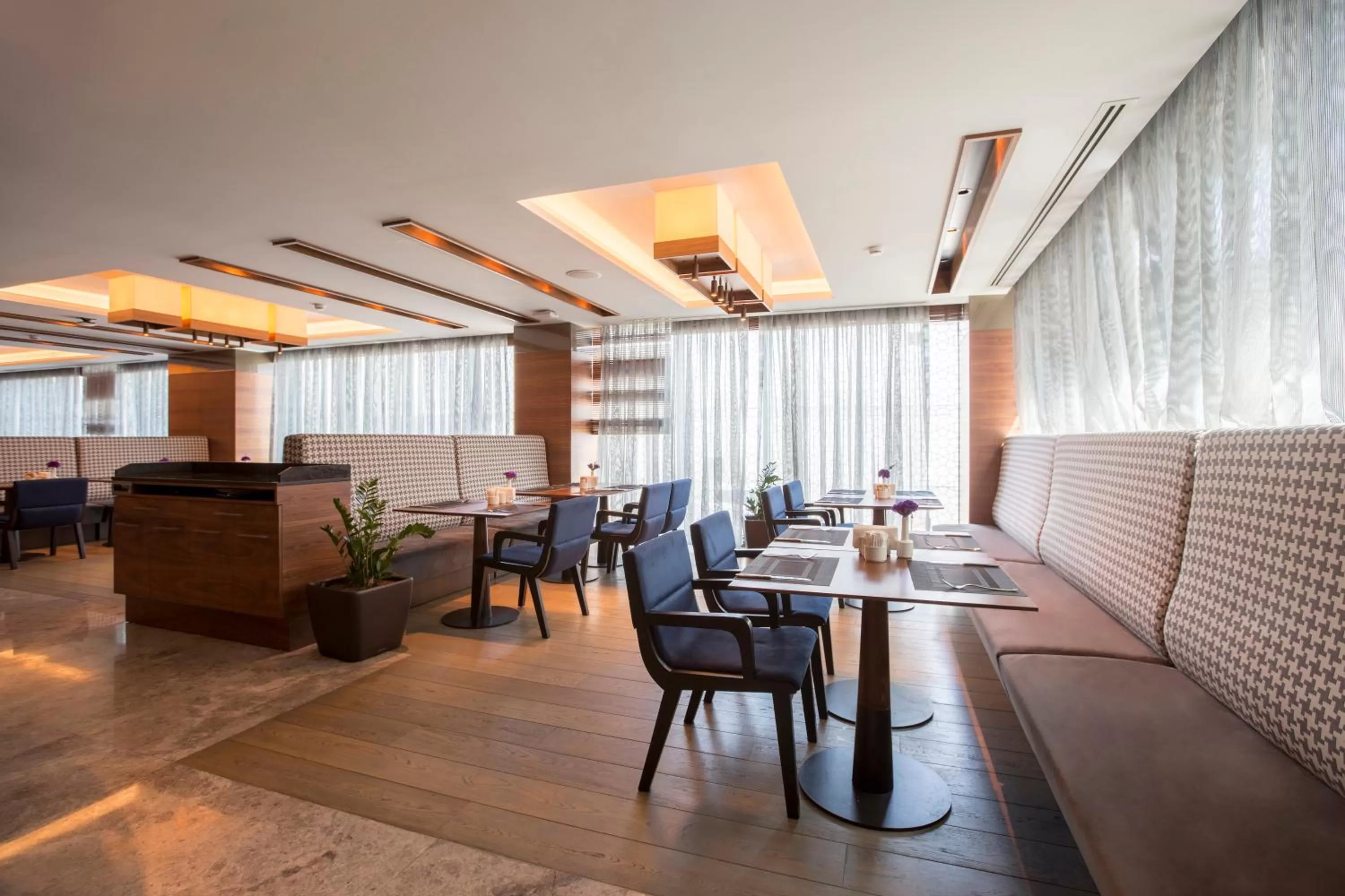 Restaurant/places to eat in Golden Tulip Istanbul Bayrampasa