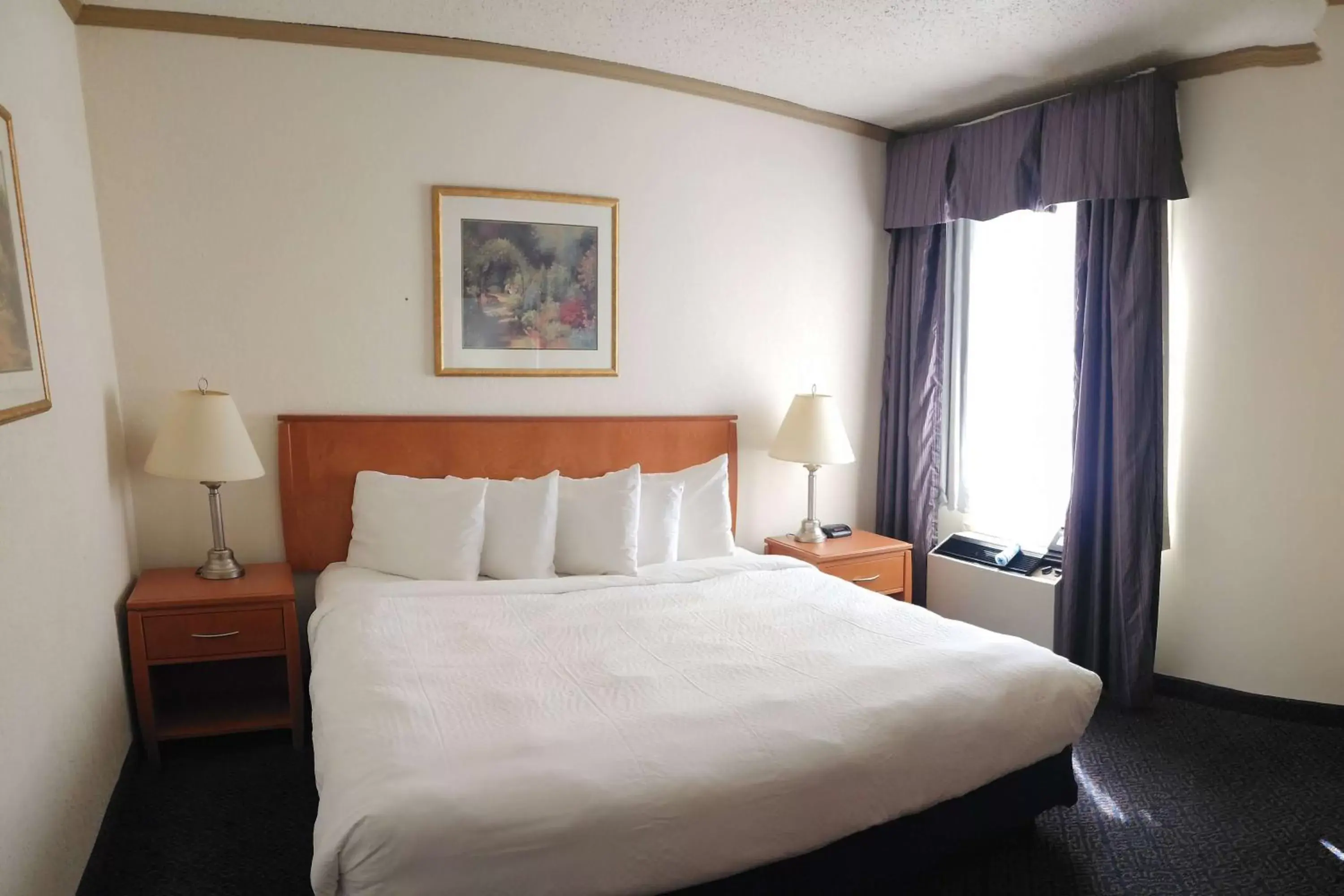 Photo of the whole room, Bed in Days Inn by Wyndham Drayton Valley