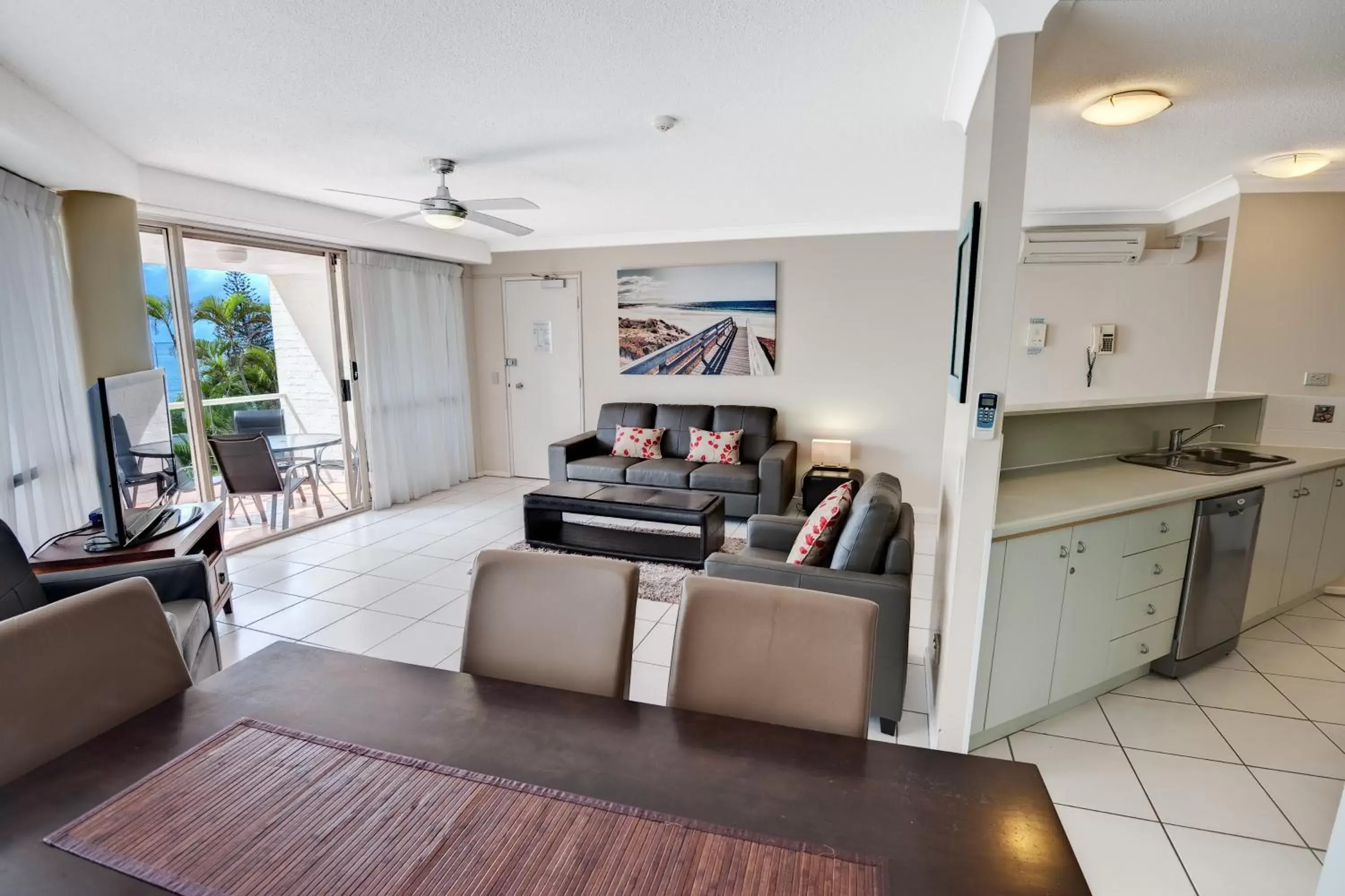 Dining area, Seating Area in Osprey Apartments