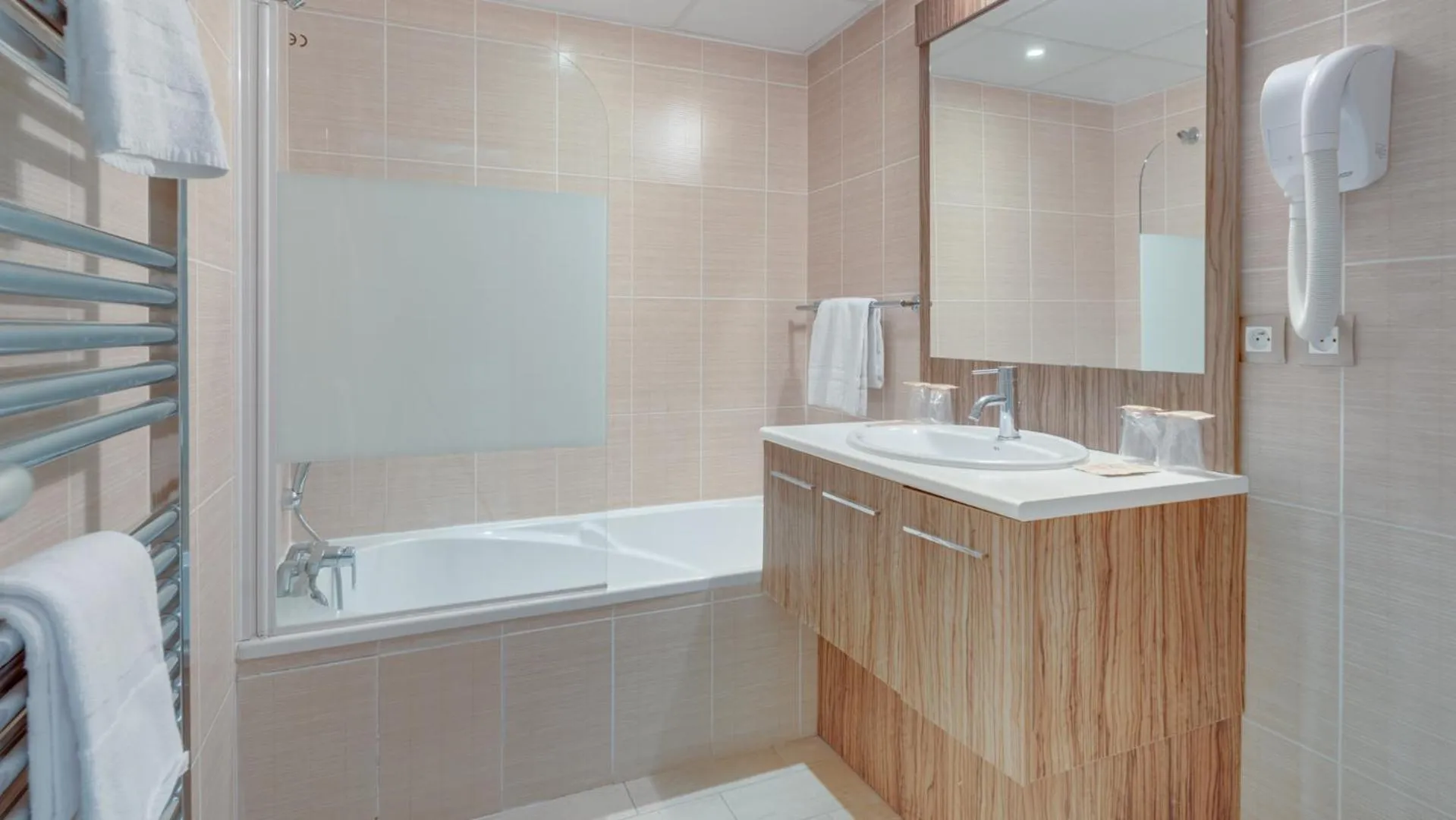 Bathroom in Vacancéole – Le Domaine de Camiole