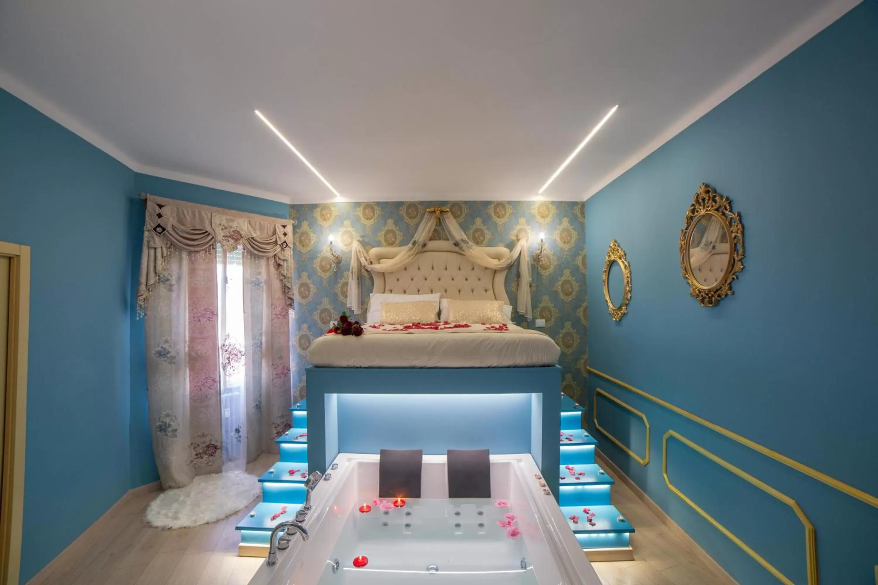 Bed in Love Suite Roma