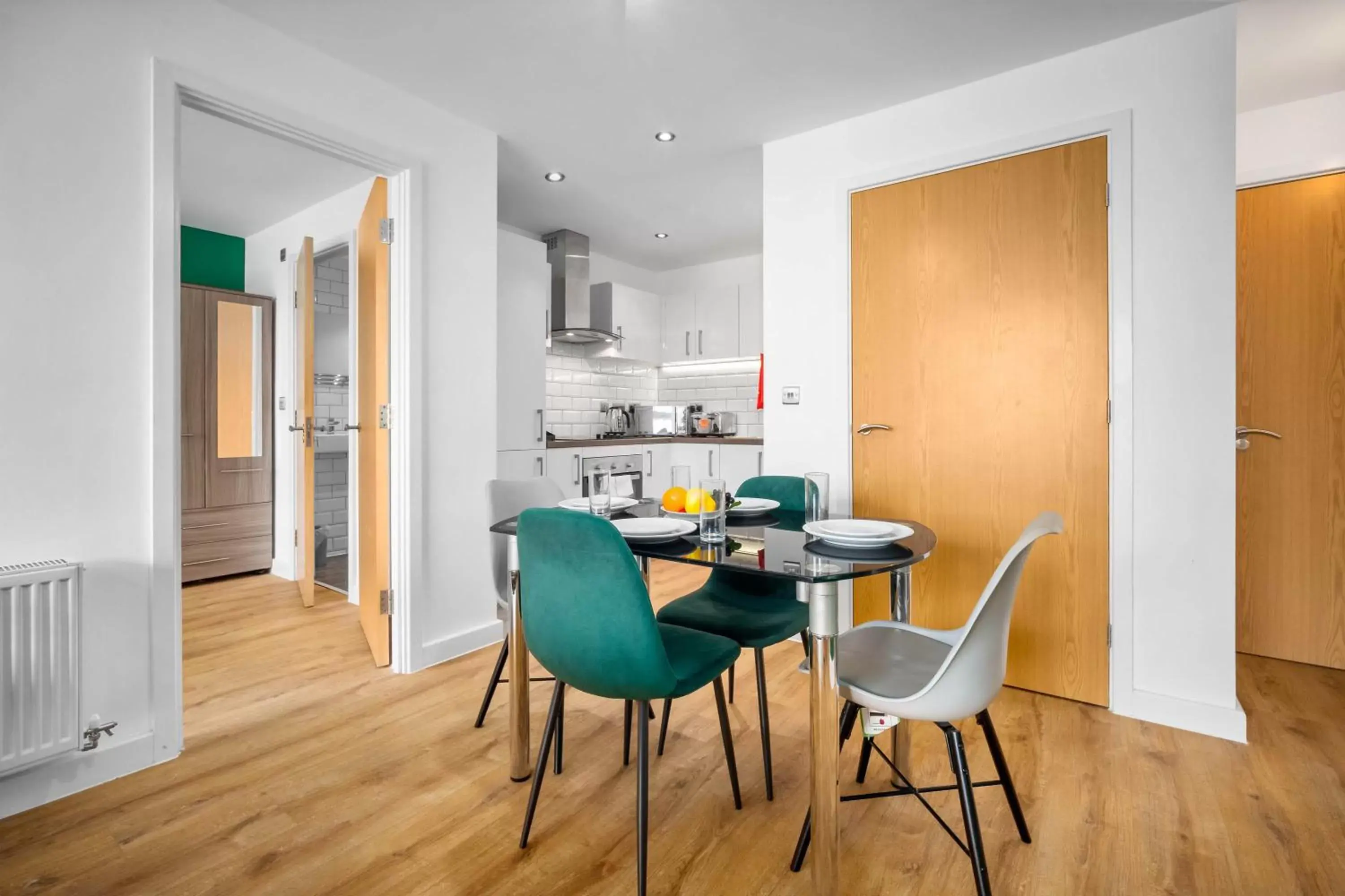 Kitchen or kitchenette, Dining Area in Onyx O2 Arena Brindley Place Broad Street Large Spacious Apartment