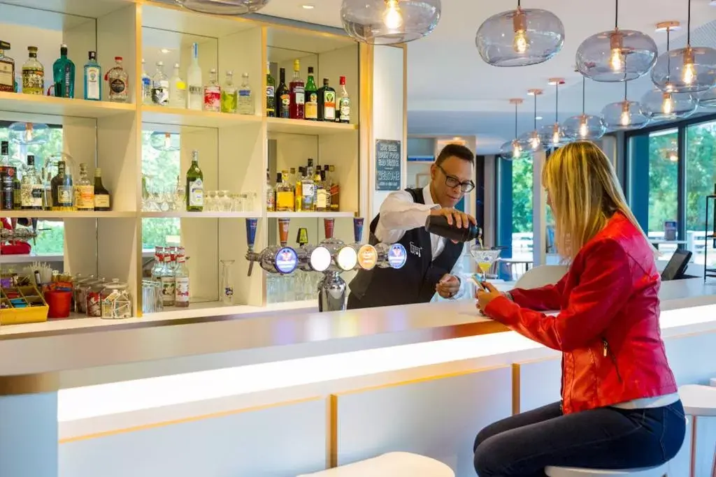 Lounge or bar in ibis Genève Petit Lancy