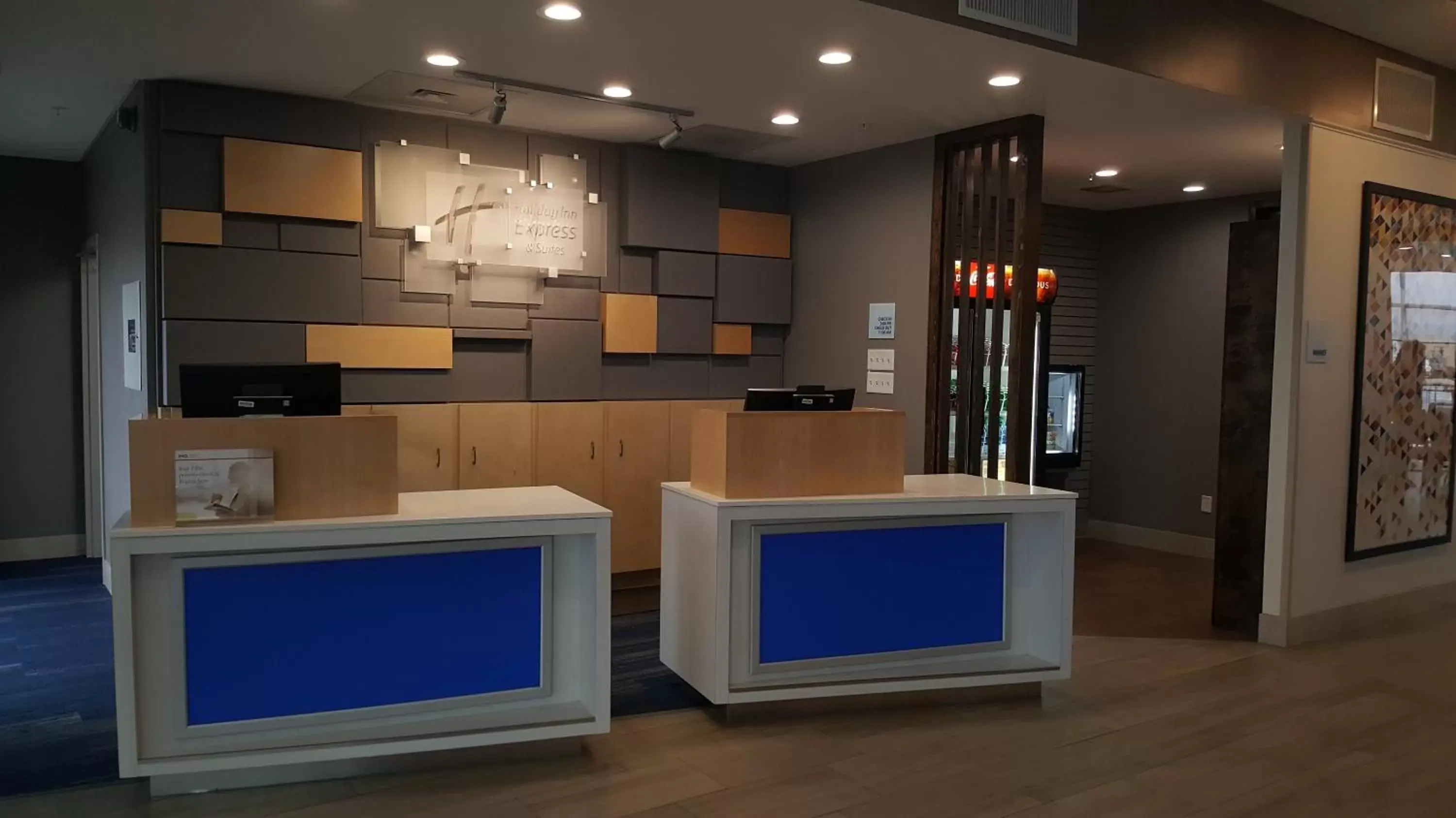 Property building, Kitchen/Kitchenette in Holiday Inn Express & Suites West Memphis, an IHG Hotel