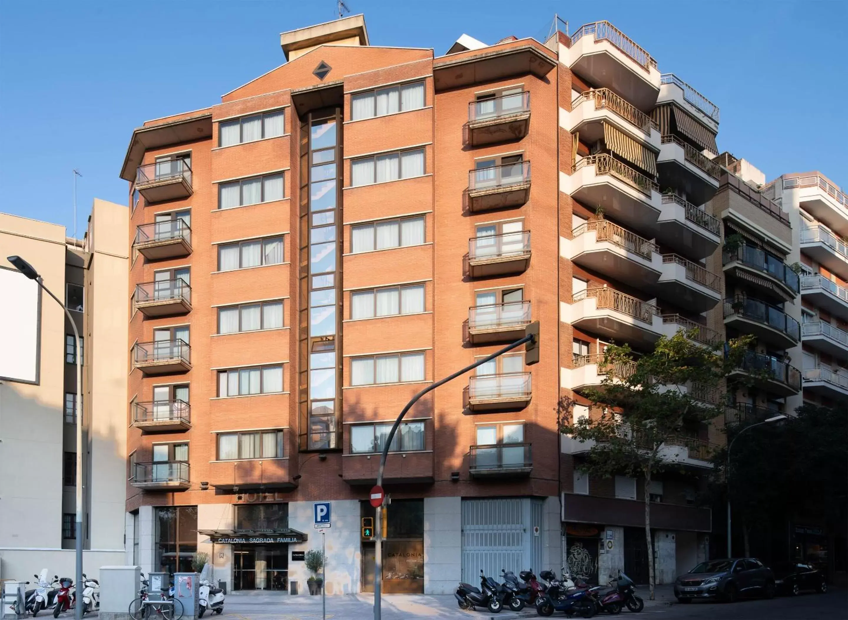 Facade/entrance, Property Building in Catalonia Sagrada Familia