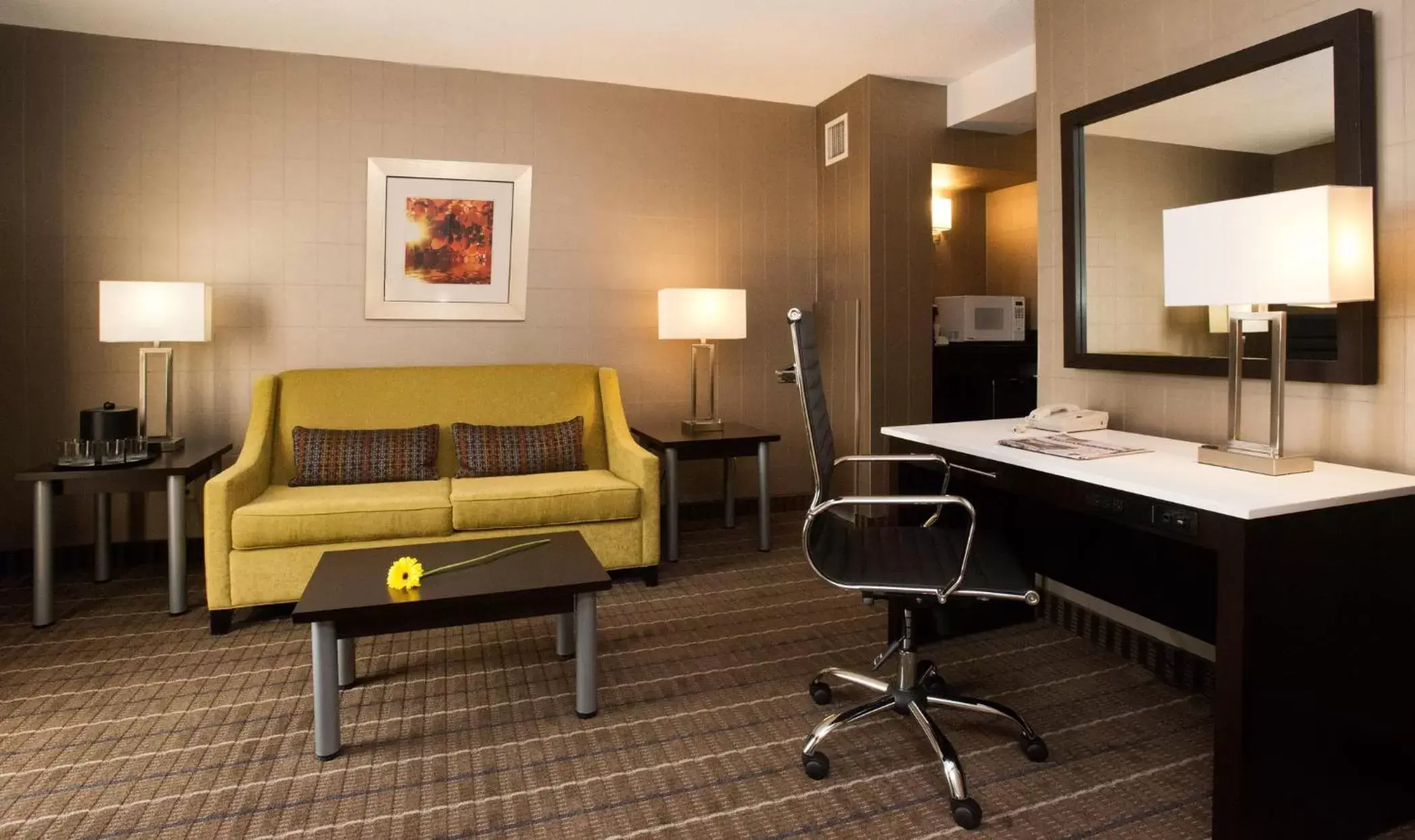 Seating Area in Holiday Inn & Suites Mississauga West - Meadowvale, an IHG Hotel