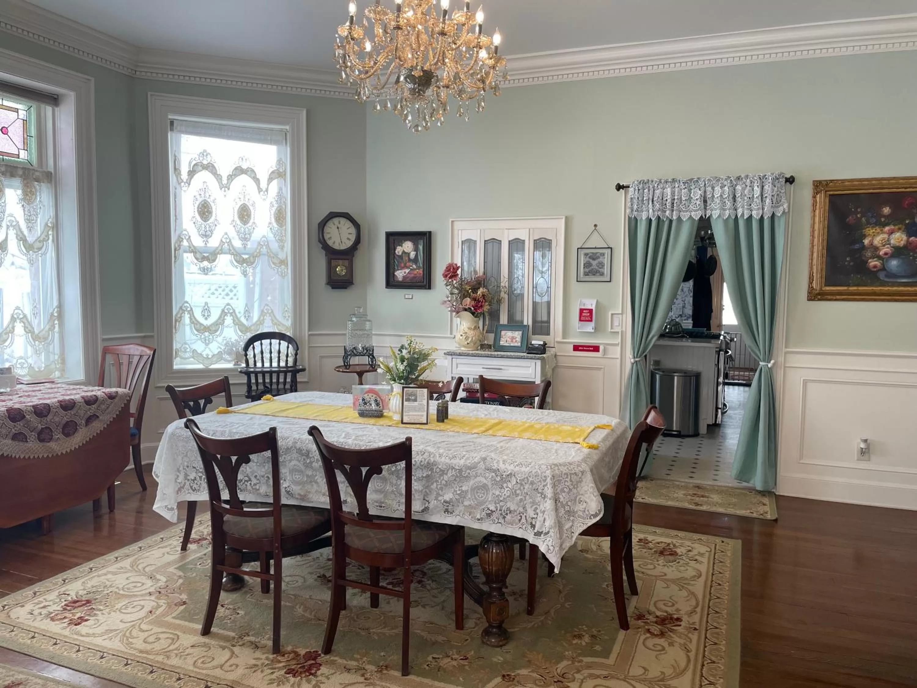 Seating area in Heber Senator Bed and Breakfast