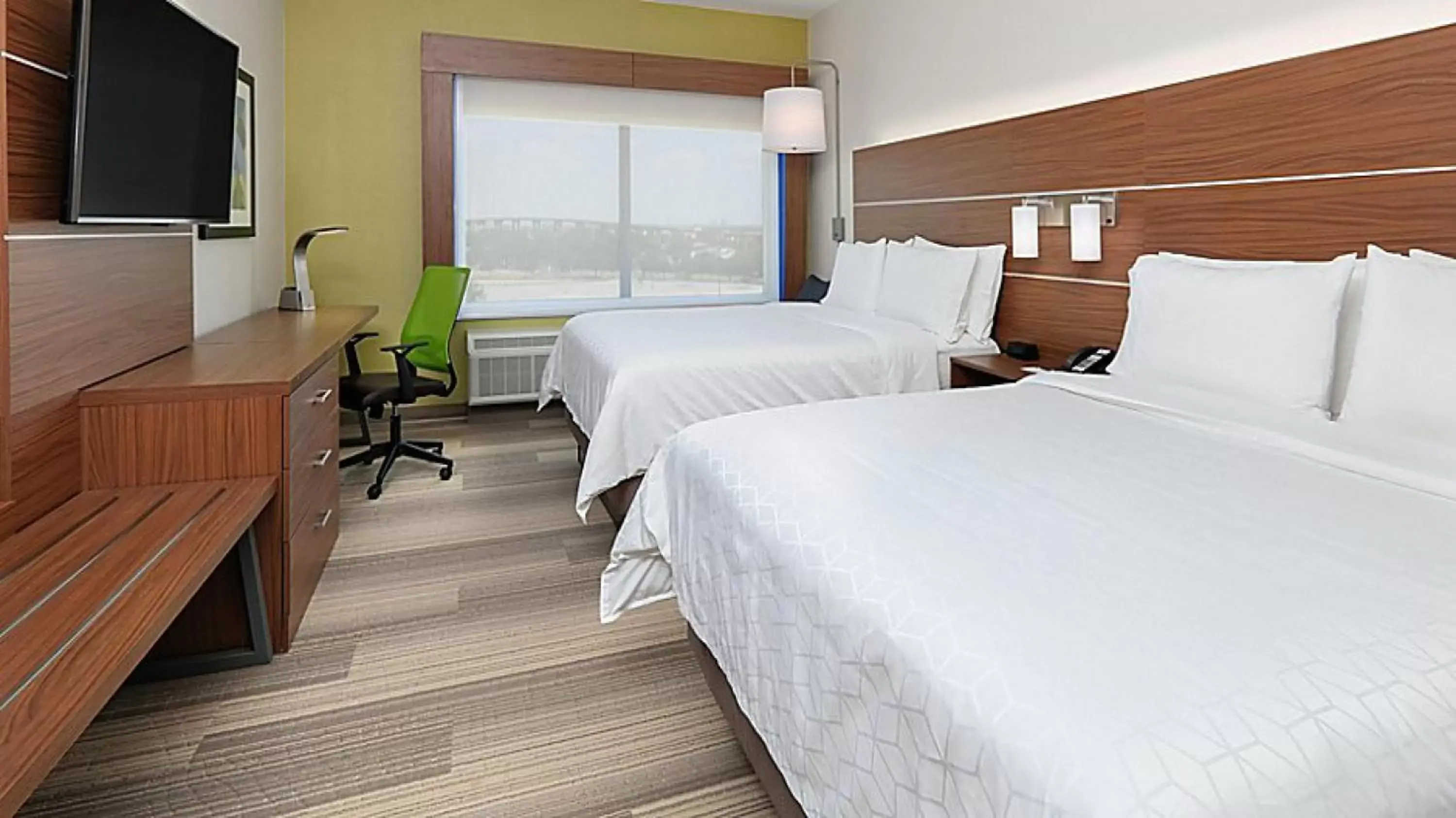 Photo of the whole room, Bed in Holiday Inn Express Hotel & Suites Mount Pleasant, an IHG Hotel
