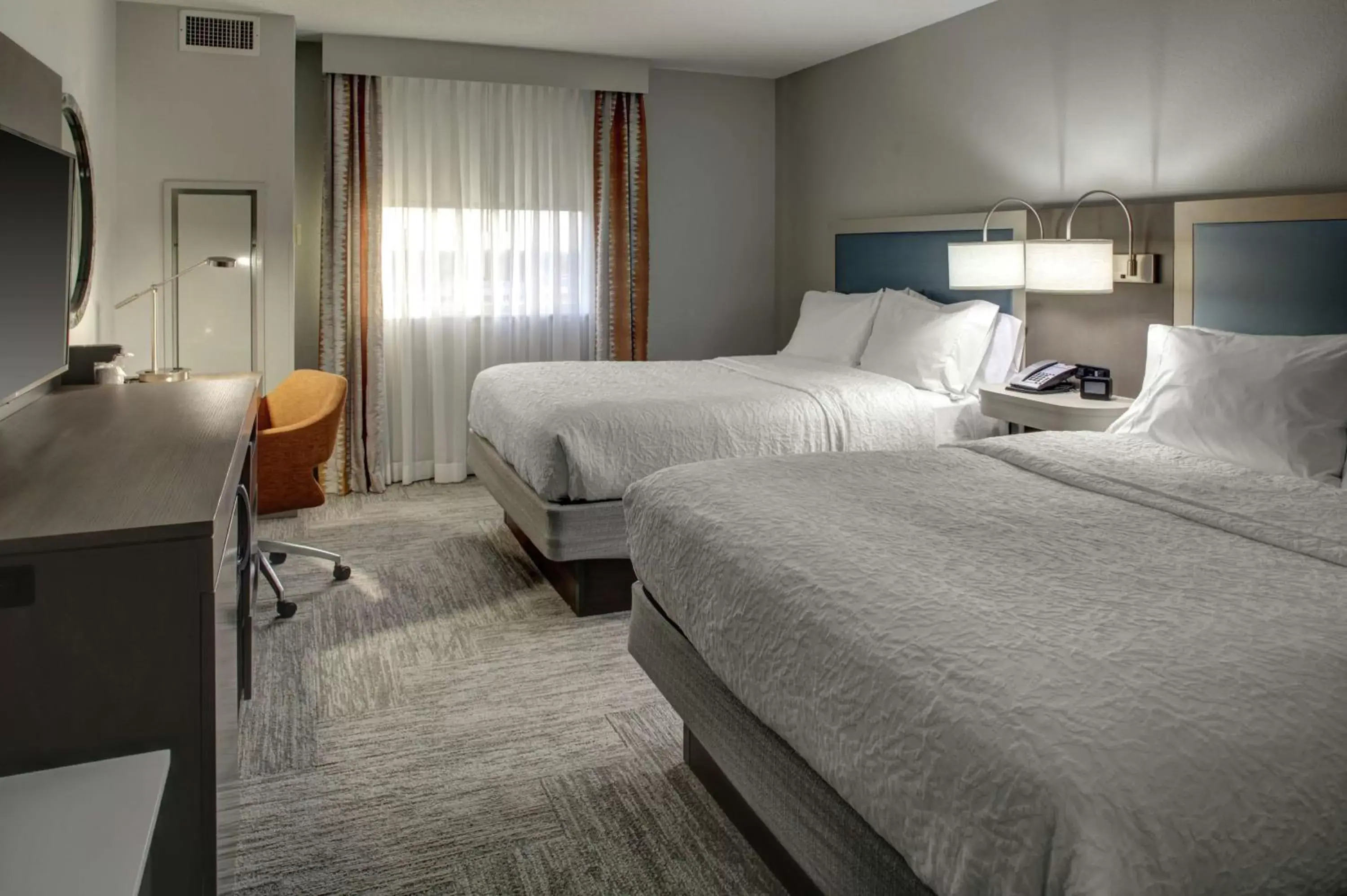 Bedroom, Bed in Hampton Inn & Suites Miami Airport South/Blue Lagoon