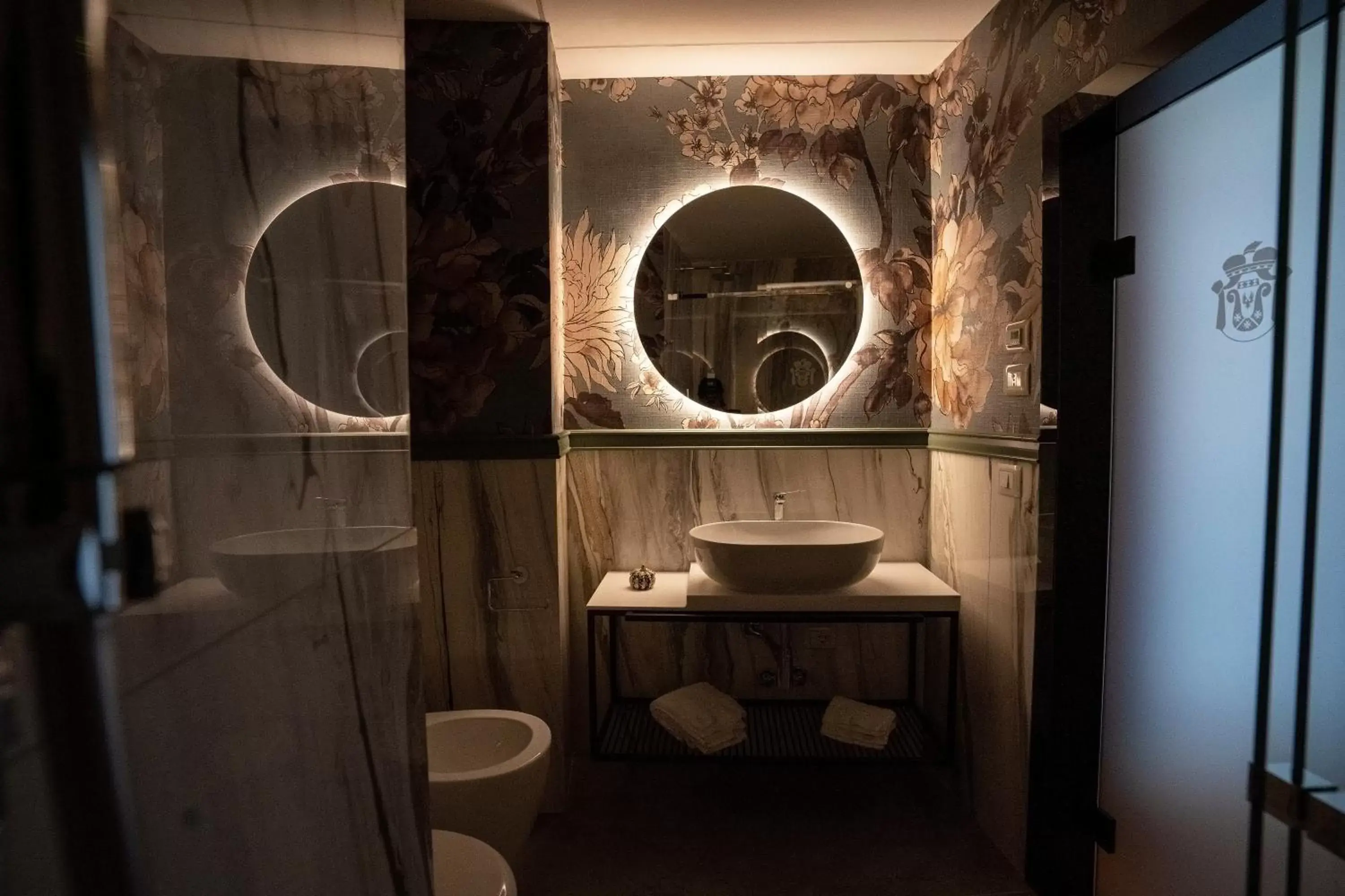 Bathroom in Lo Stemma Luxury Hotel