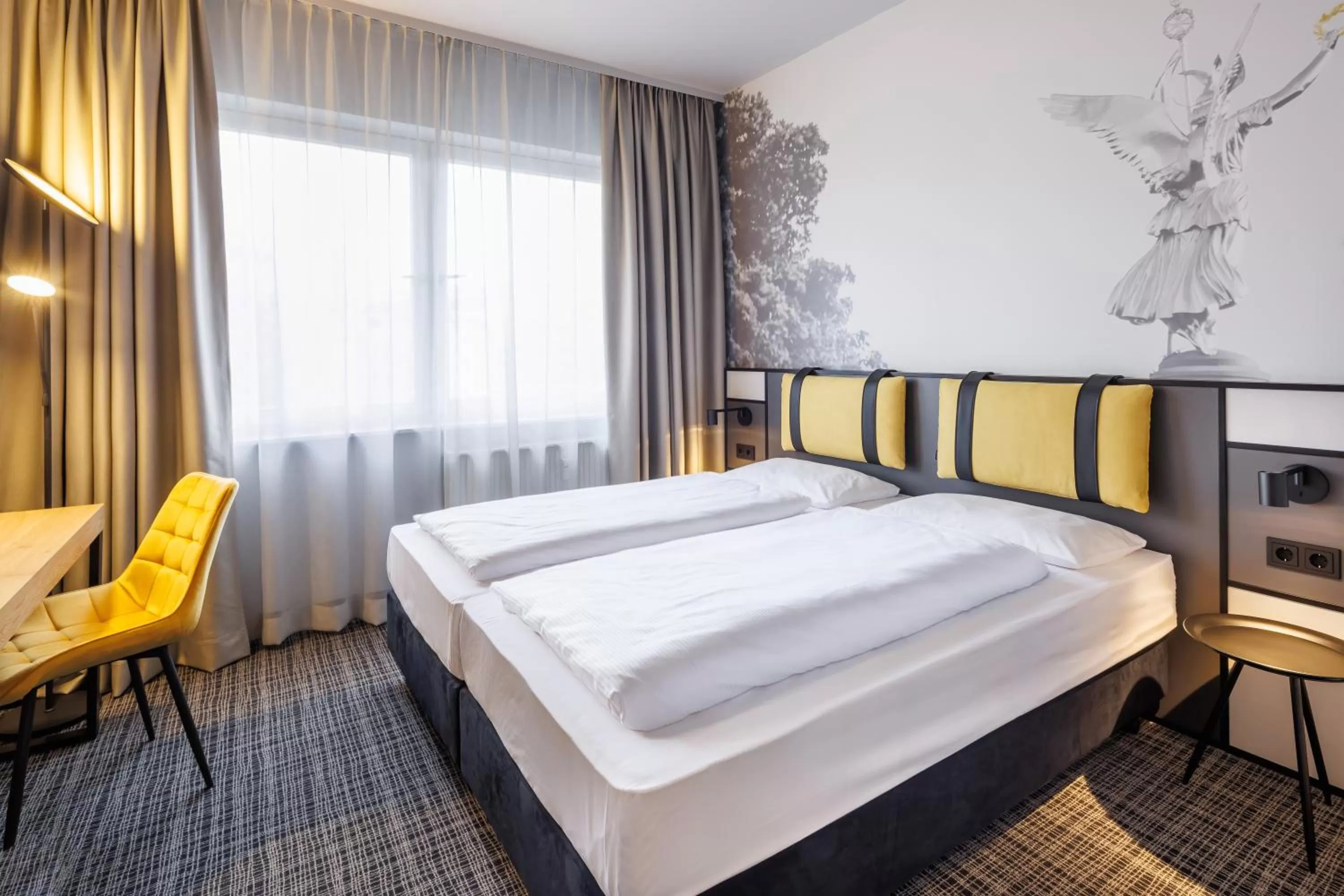 Bed in Hotel Lützow