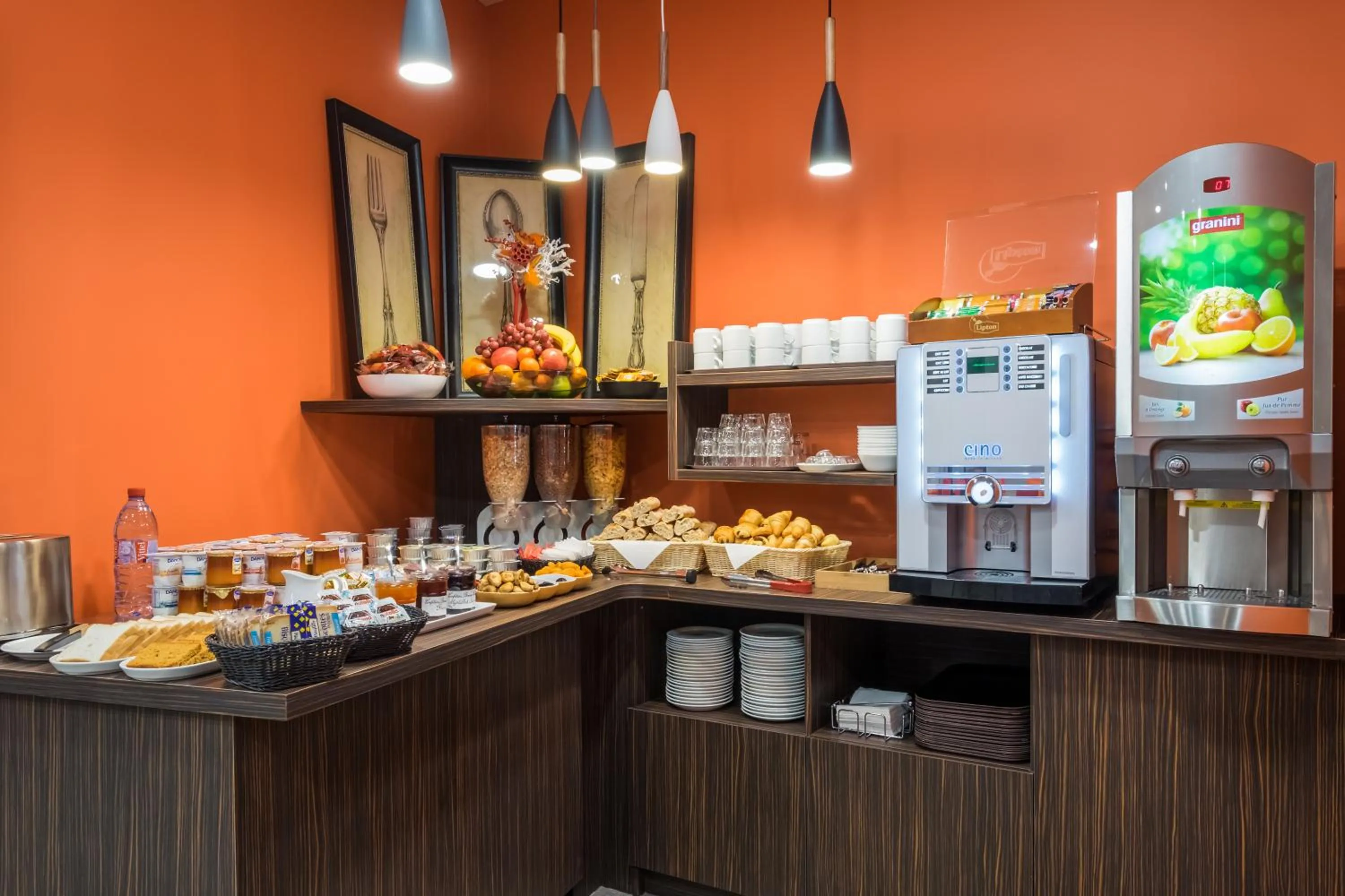 Buffet breakfast in Hotel Victoria Lyon Perrache Confluence