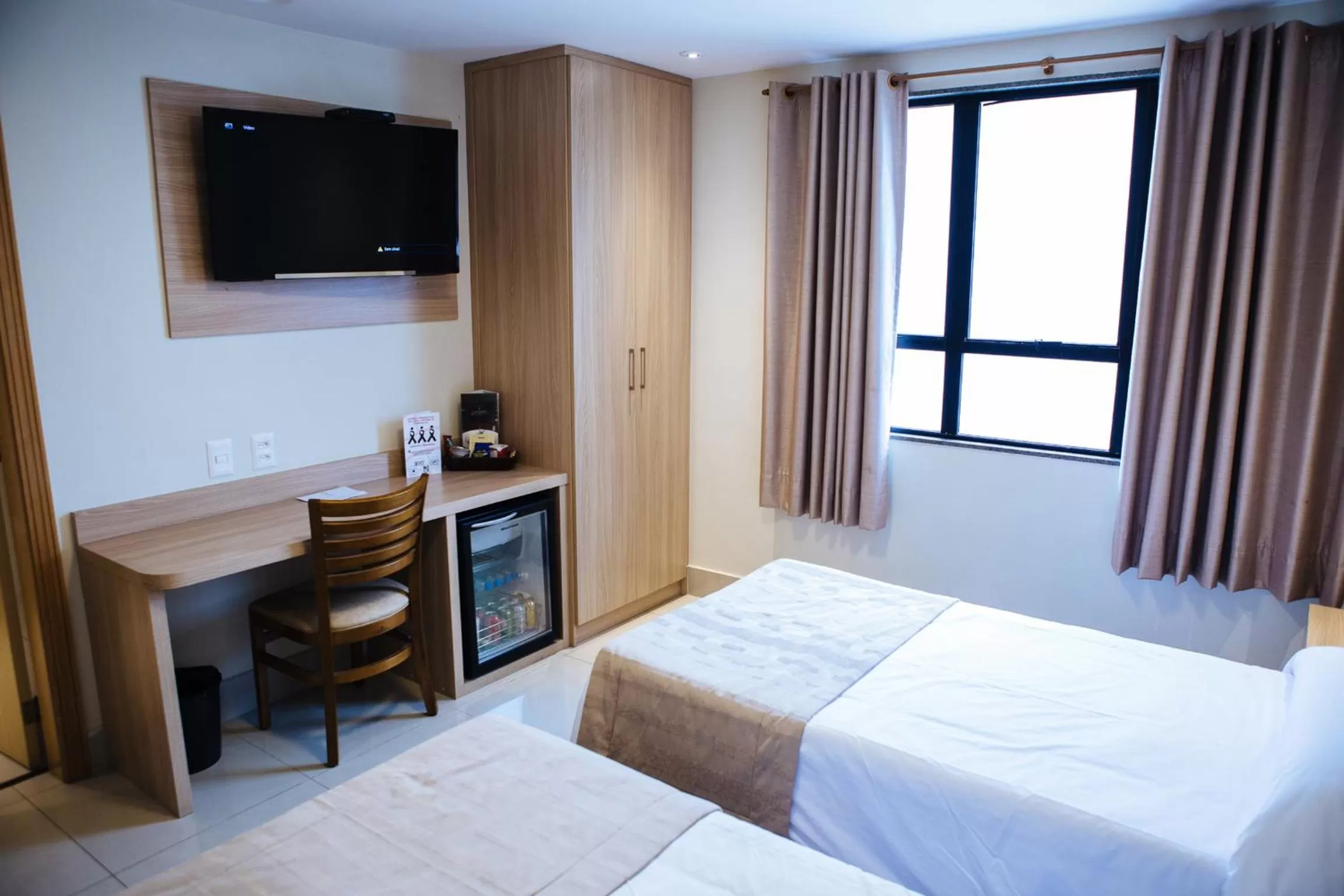 Photo of the whole room, Bed in Elegance Praia Hotel