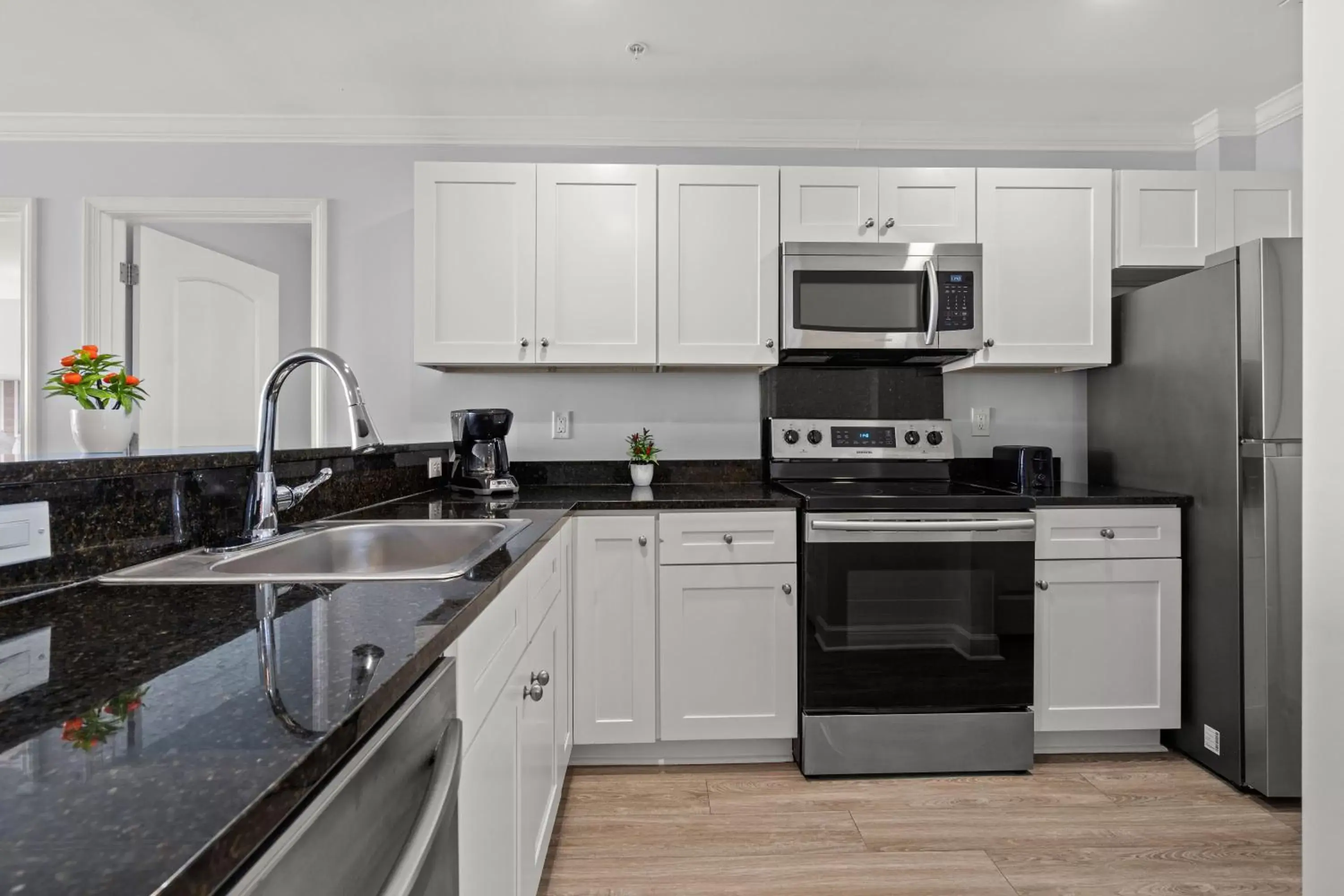 kitchen, Kitchen/Kitchenette in Ocean Escape Condos