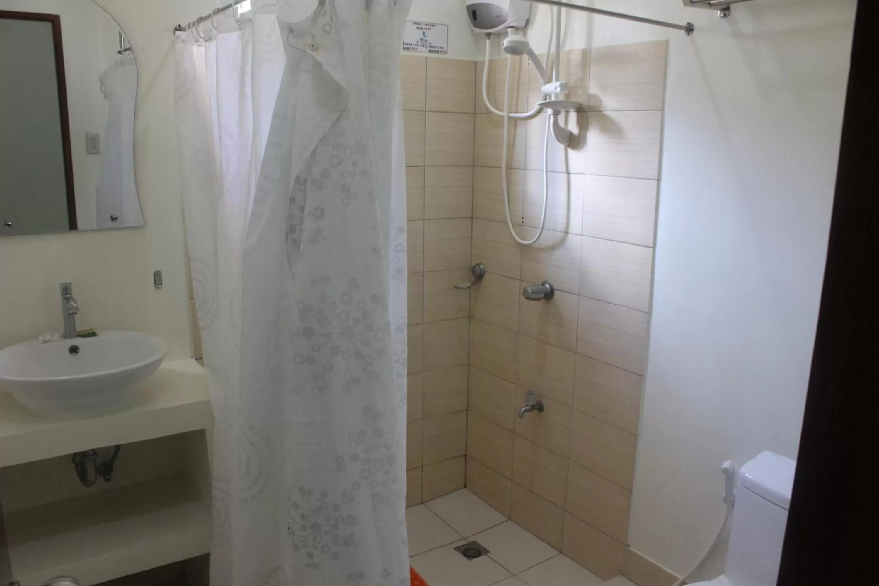 Bathroom in Blue Lagoon Inn & Suites