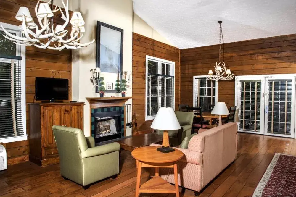 Living room, Seating Area in Brasstown Valley Resort & Spa