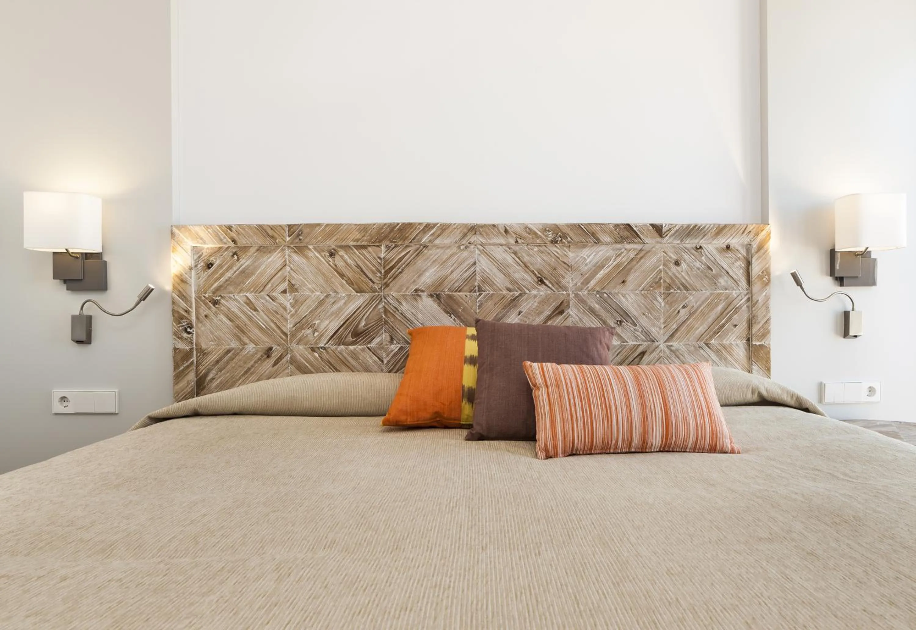 Decorative detail, Bed in Hoposa Niu