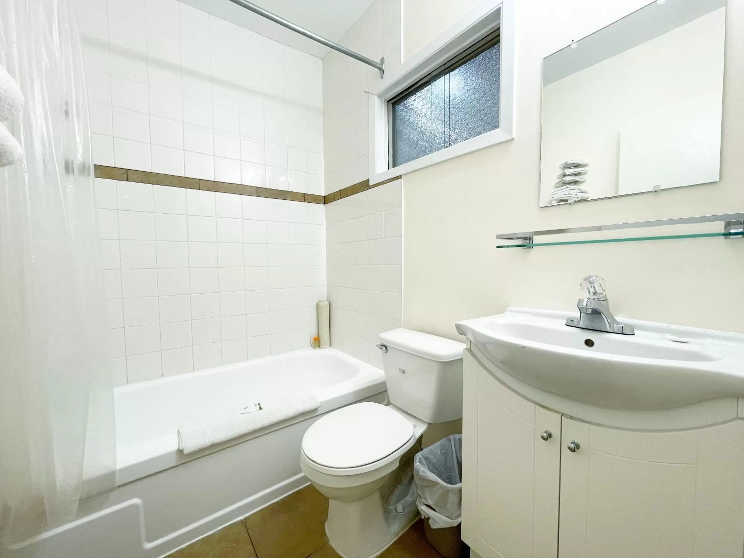 Bathroom in Valhalla Inn