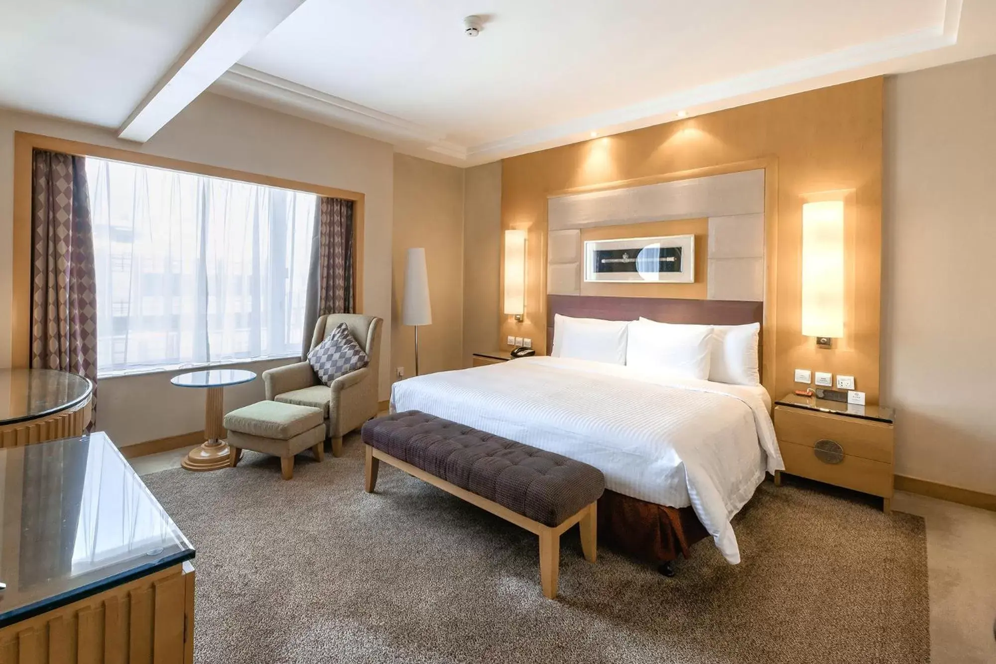 Photo of the whole room, Bed in Crowne Plaza Shanghai, an IHG Hotel