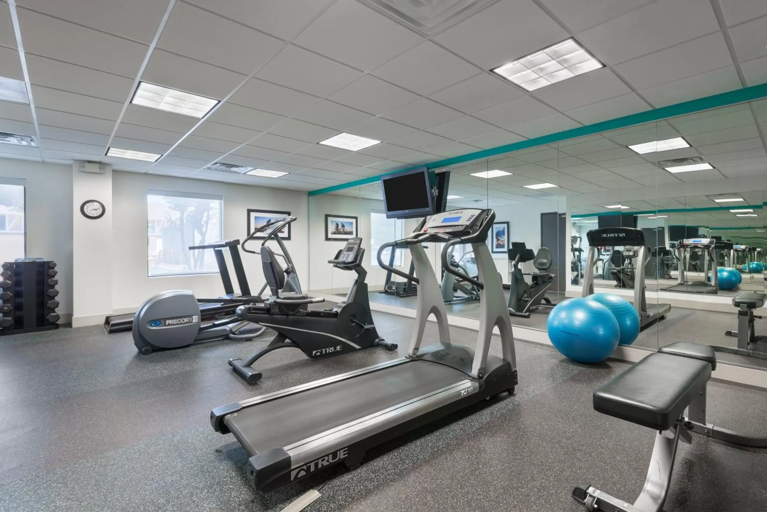 Spa and wellness centre/facilities, Fitness Center/Facilities in Holiday Inn Express Hotel & Suites Bentonville, an IHG Hotel