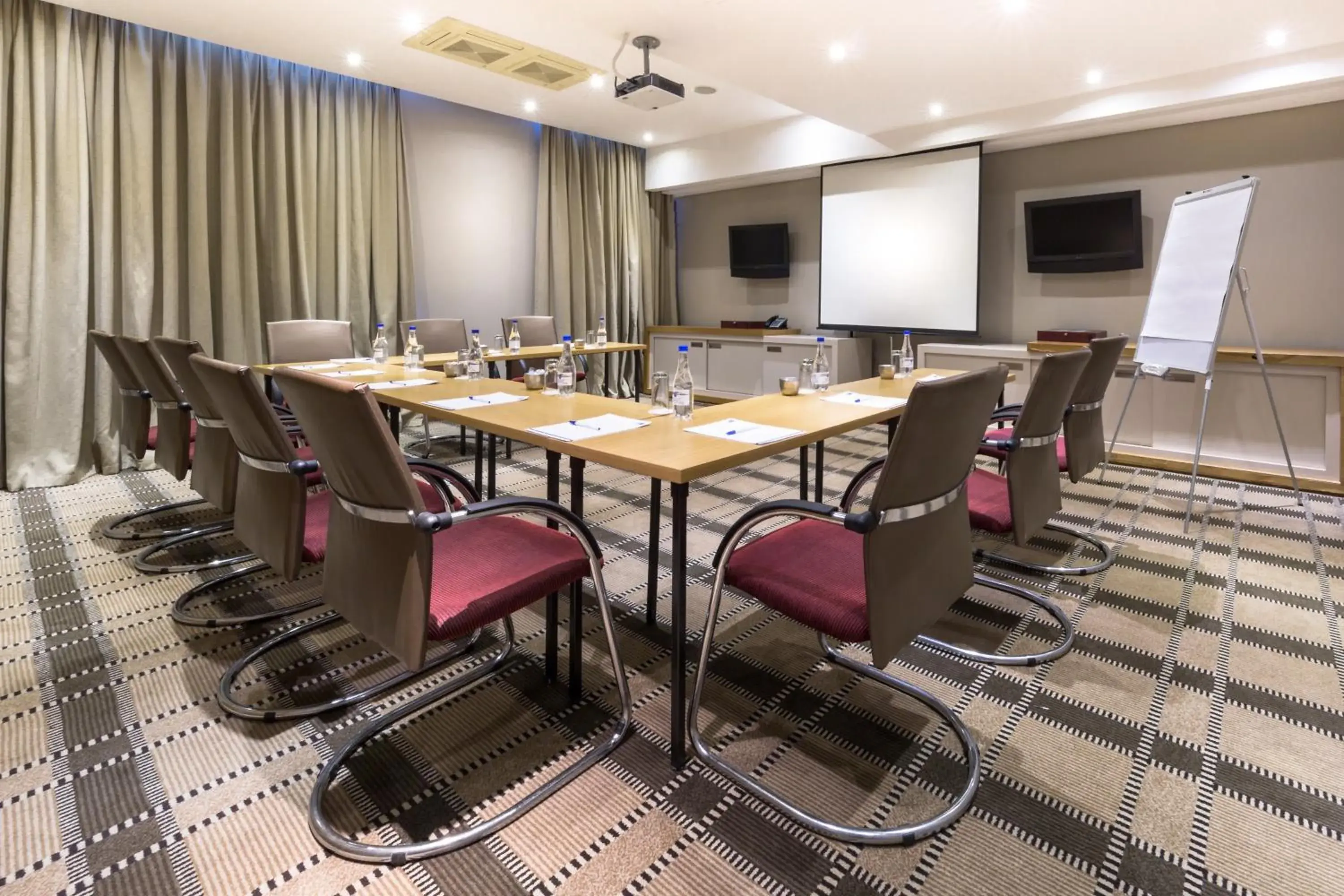 Meeting/conference room in Holiday Inn Express Sandton-Woodmead, an IHG Hotel