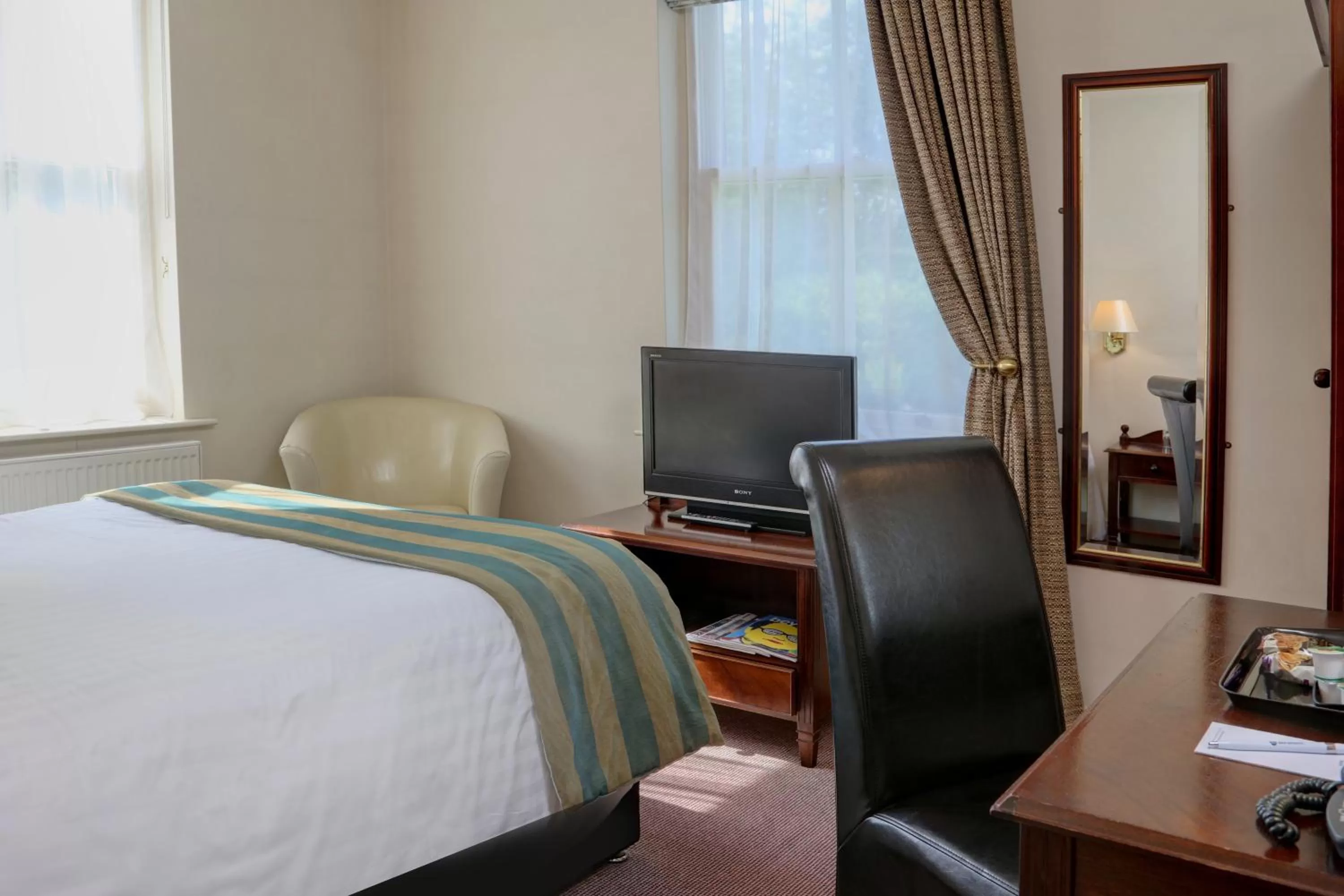 Bed in Best Western Forest and Vale Hotel