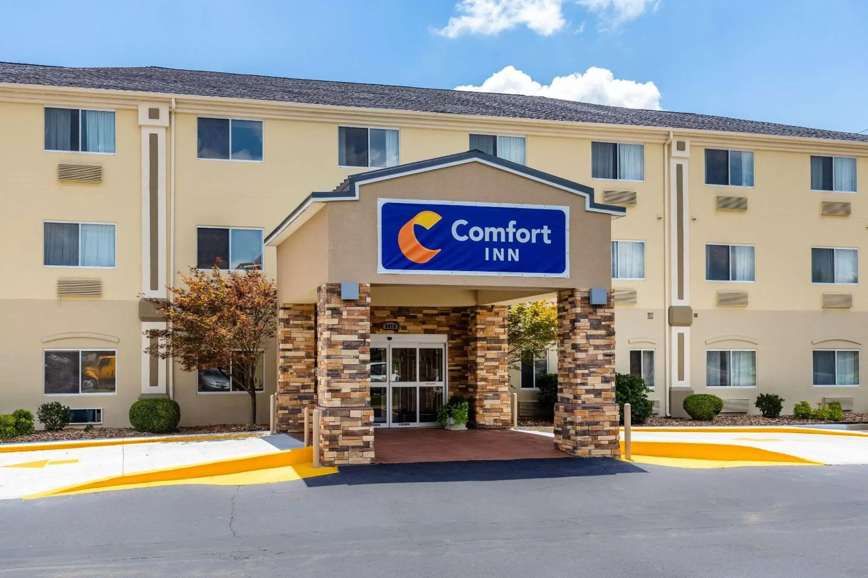 Property Building in Comfort Inn South Tulsa - Woodland Hills