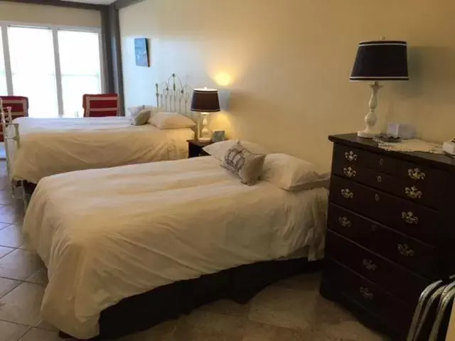 Photo of the whole room, Bed in The Inn on the Wharf