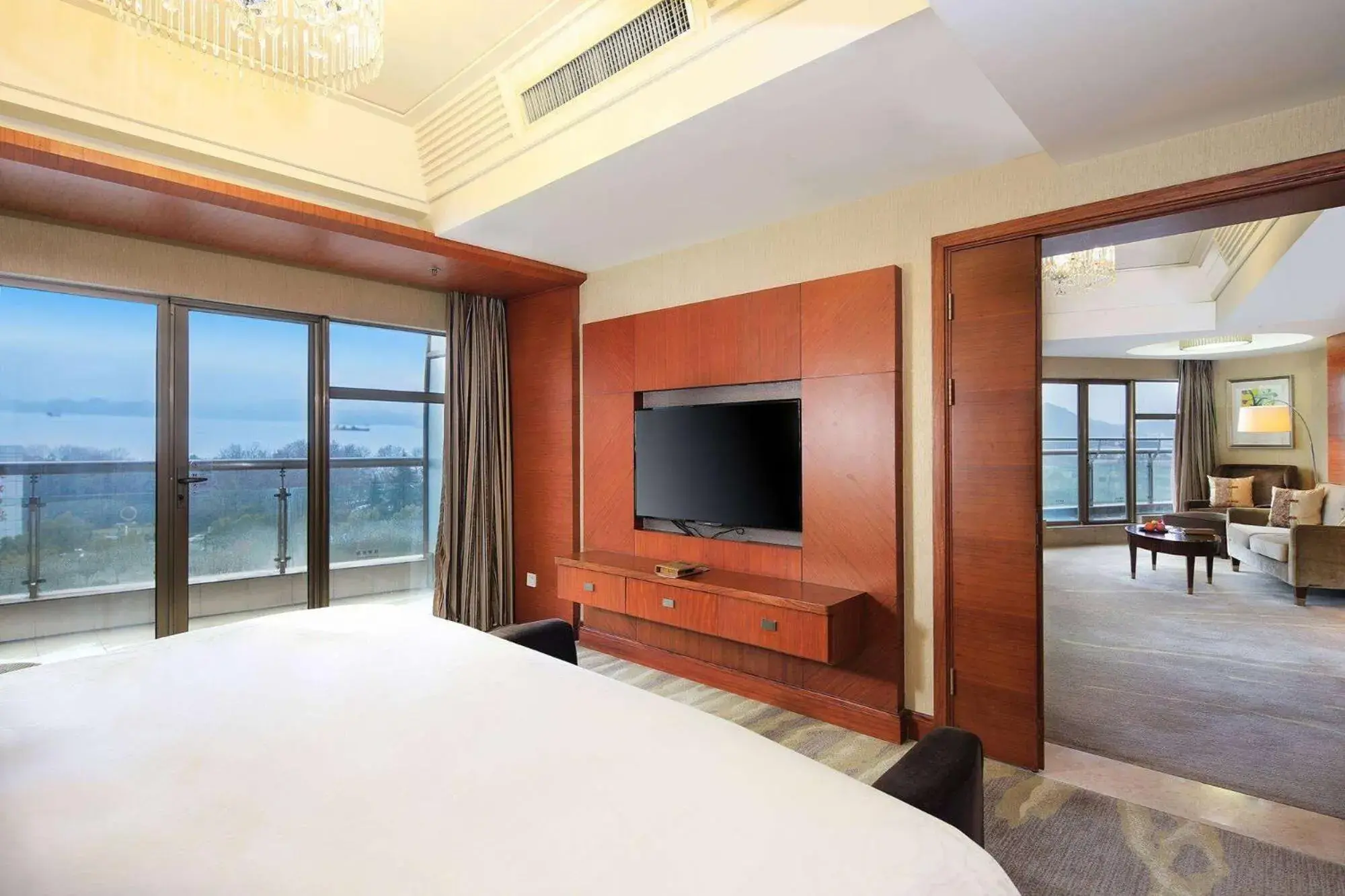 Bed in Wyndham Grand Plaza Royale Hangzhou