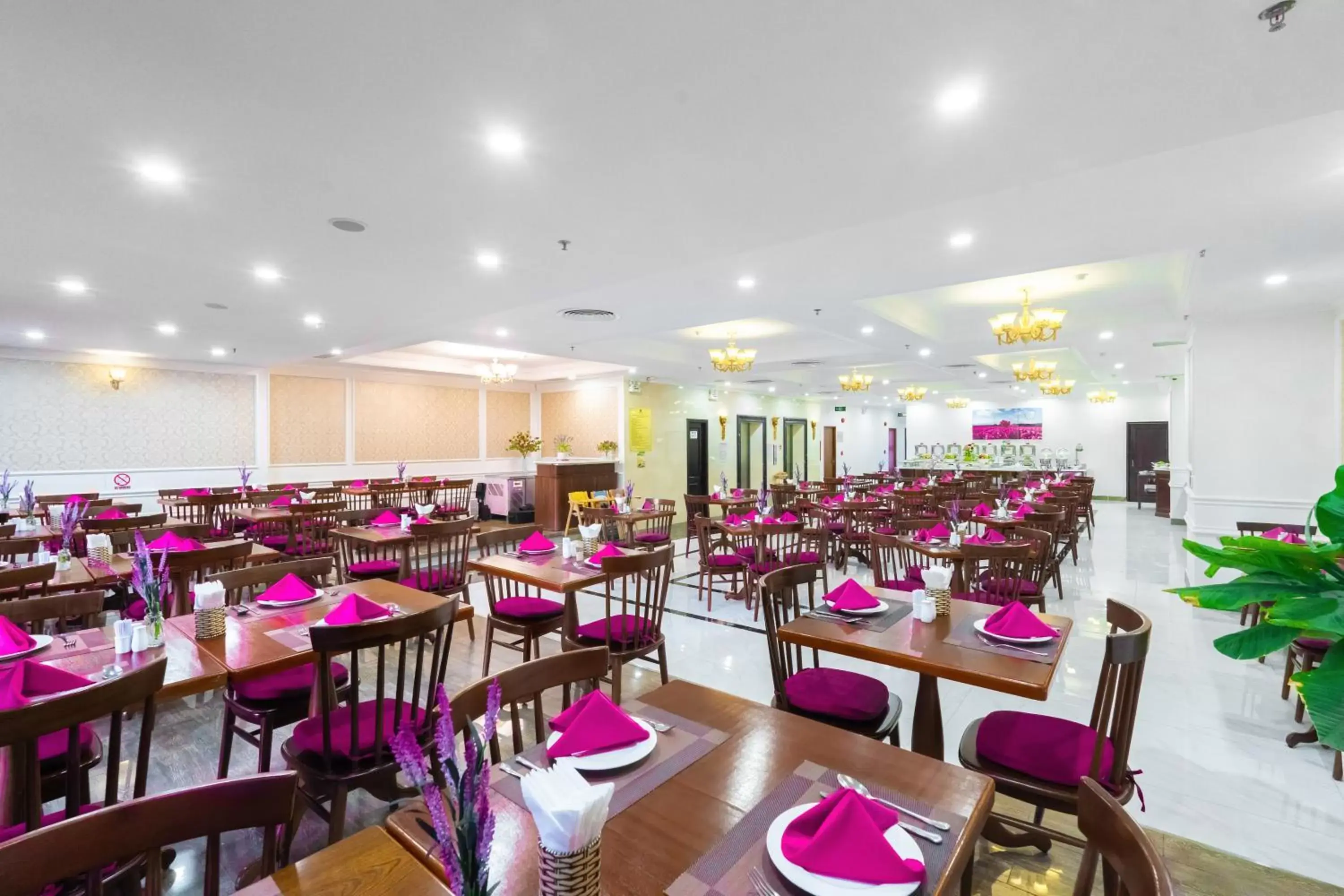 Restaurant/Places to Eat in Bonjour Nha Trang Hotel