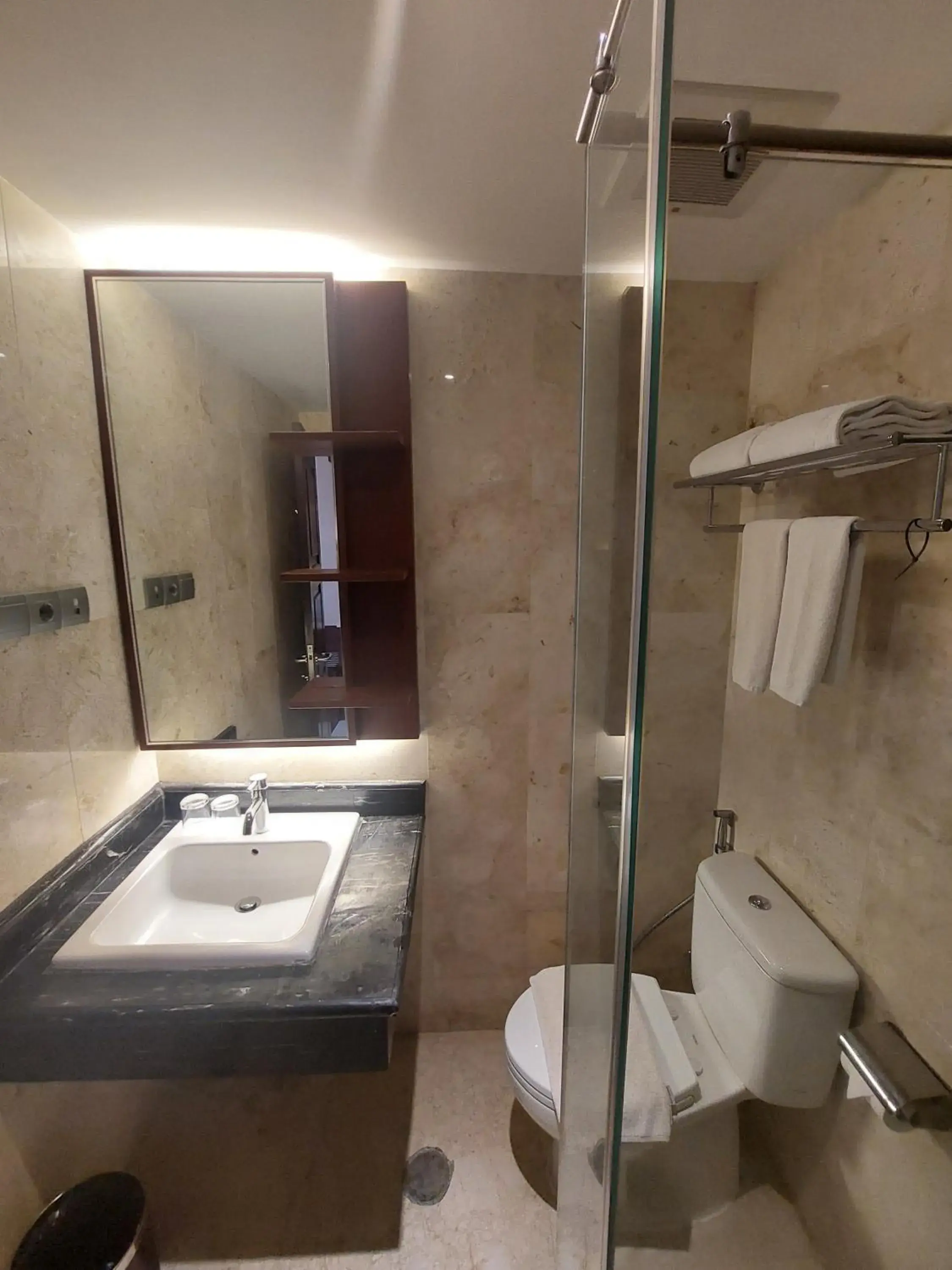 Bathroom in Grand Dafam Q Hotel Banjarbaru || DHM Syariah