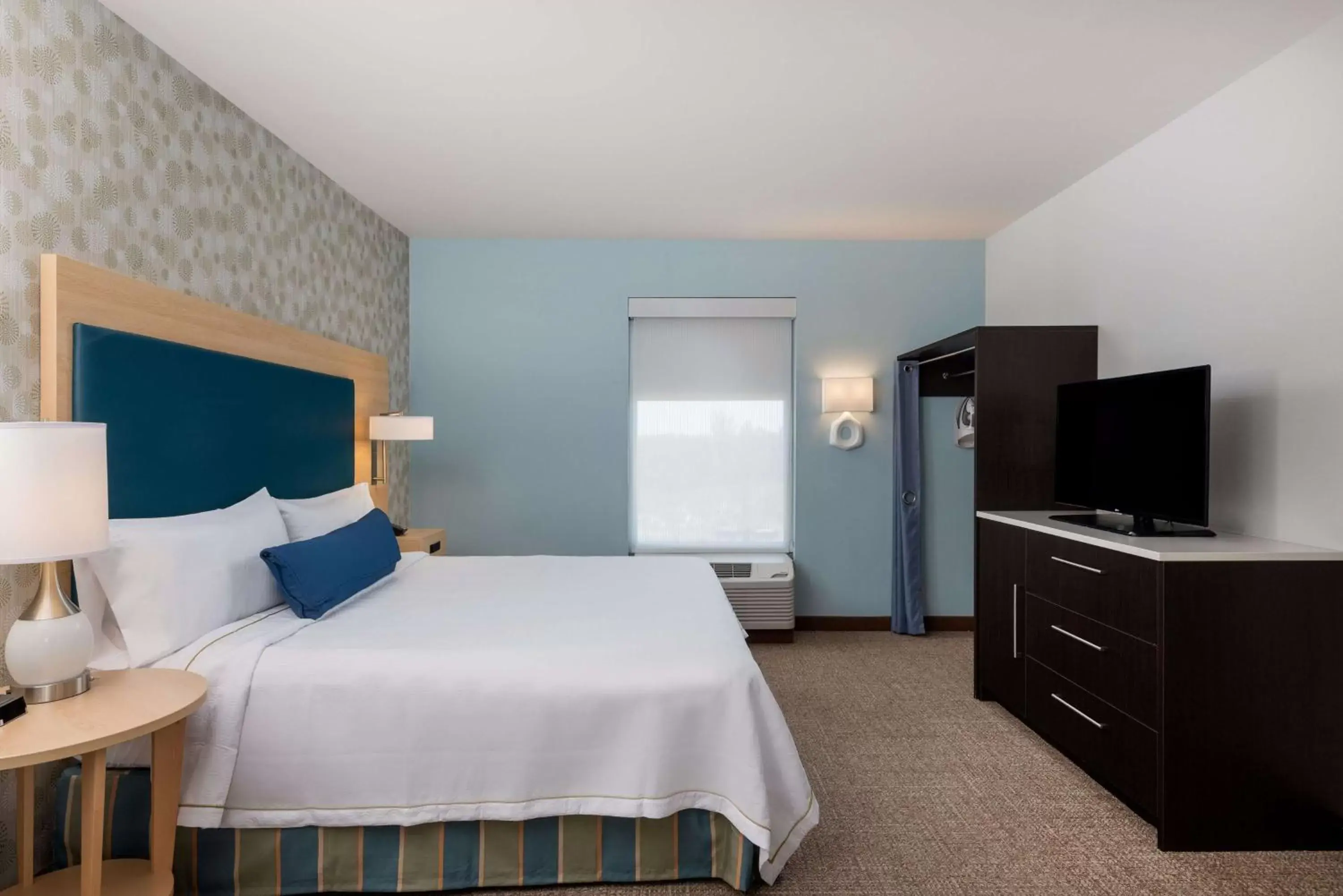 Bedroom, Bed in Home2 Suites by Hilton Charlotte University Research Park