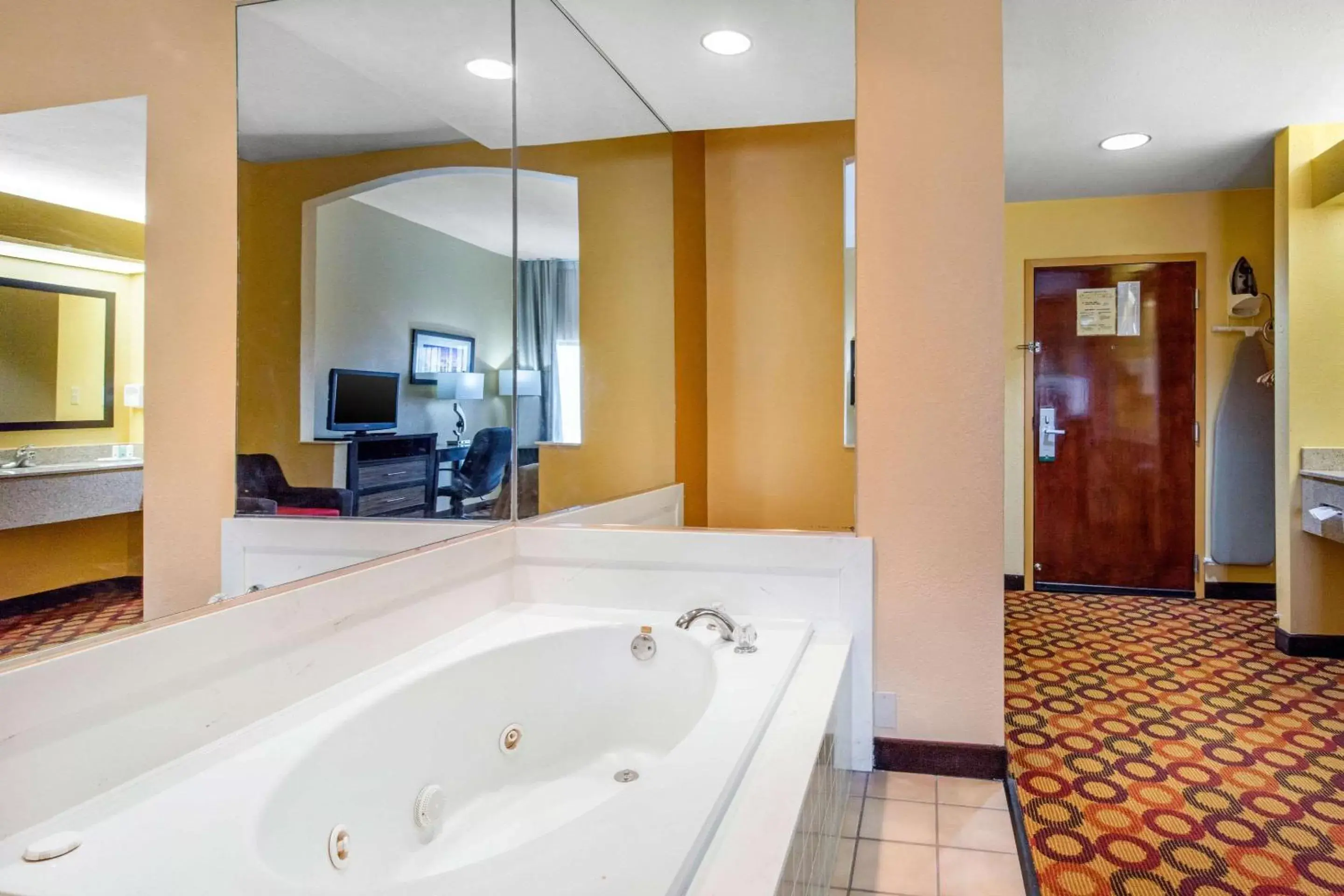 Photo of the whole room, Bathroom in Quality Inn & Suites Montgomery East Carmichael Rd