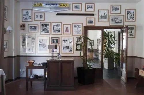 Restaurant/places to eat, Lobby/Reception in Albergo Ristorante Sant'Eustorgio