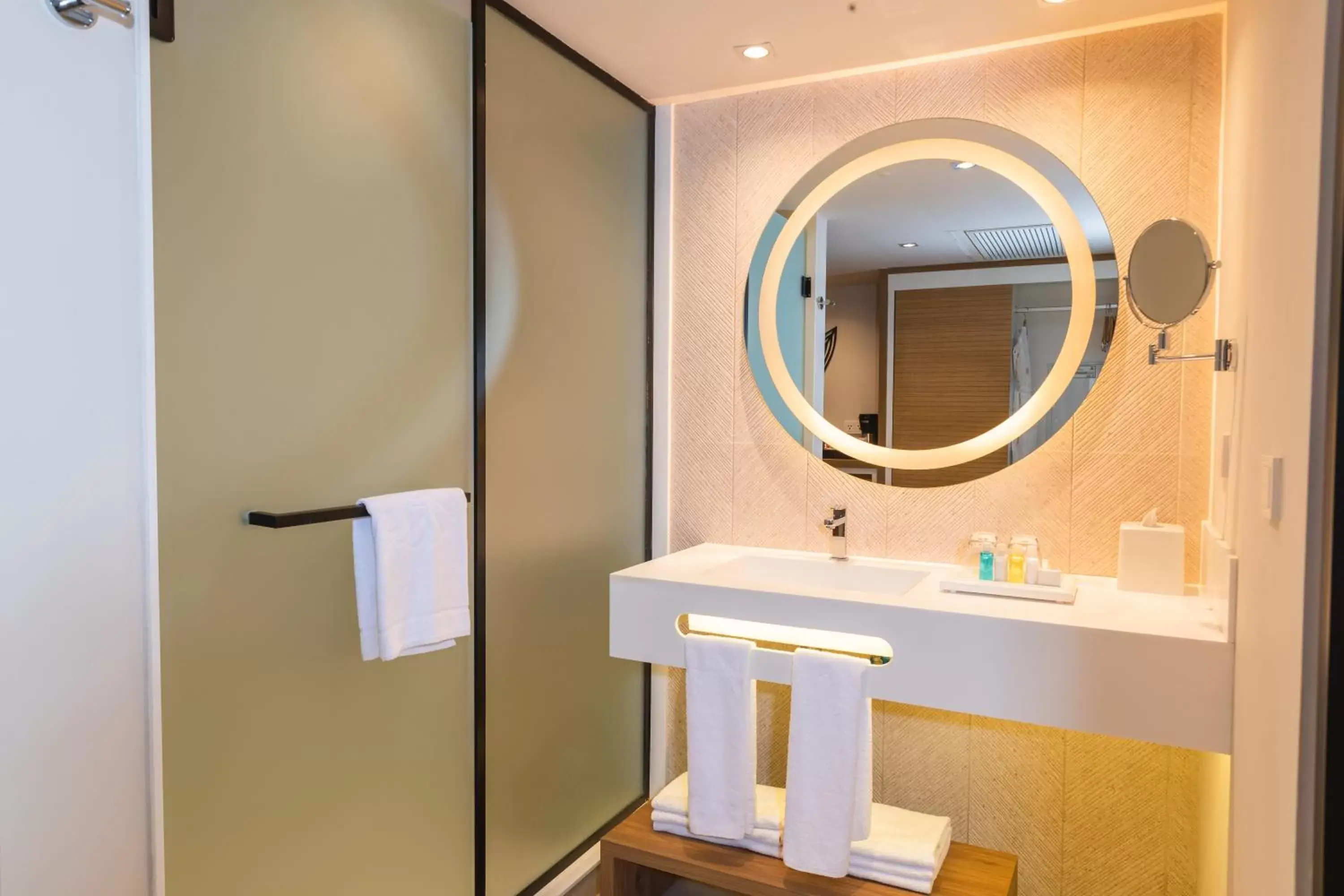 Junior Suite Deluxe Swim Up (2 Adults + 1 Child) in Bahia Principe Luxury Akumal - All Inclusive Junior Suite Deluxe Swim Up (2 Adults + 1 Child) in Bahia Principe Luxury Akumal - All Inclusive