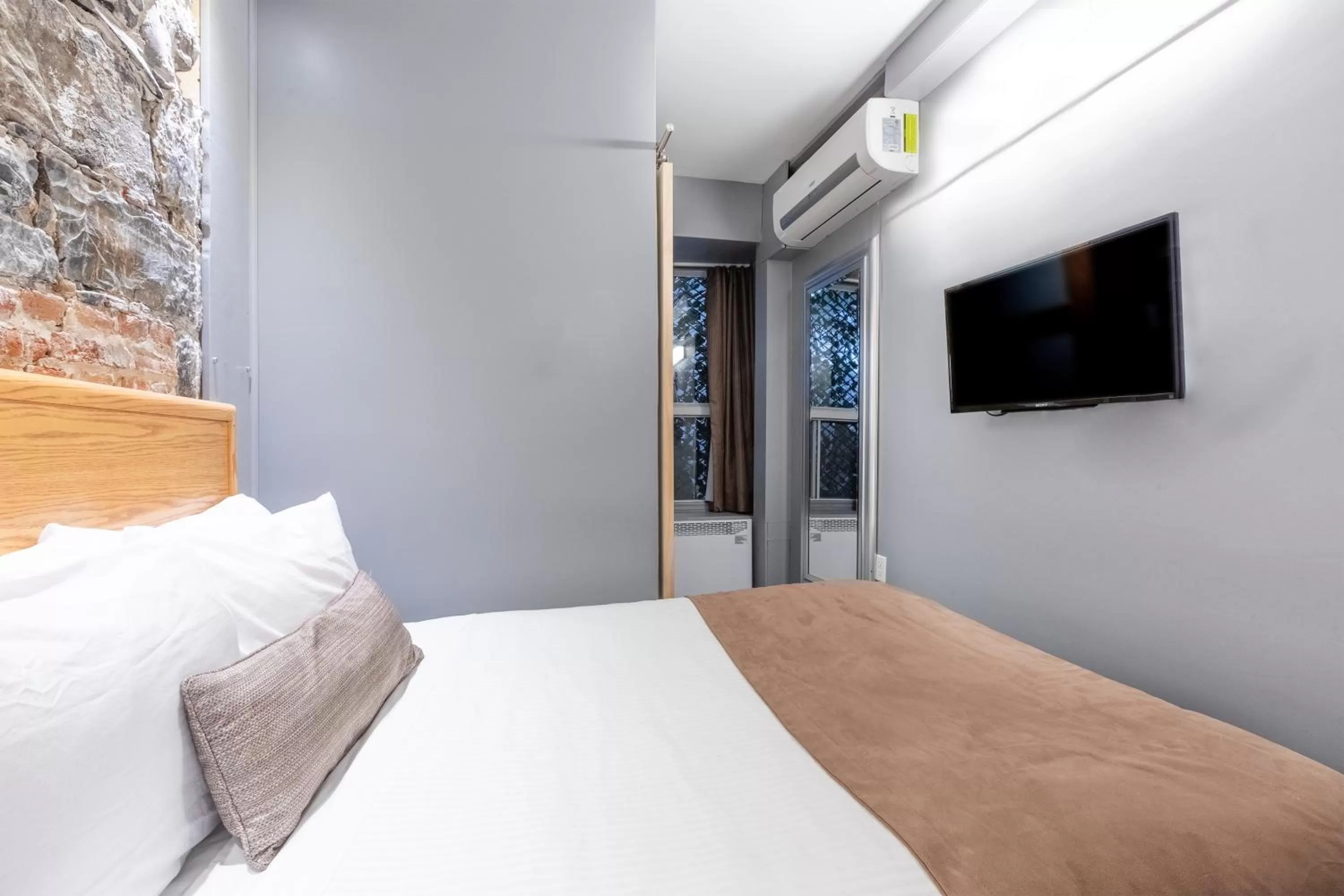 Photo of the whole room, Bed in Hotel Jardin du Gouverneur