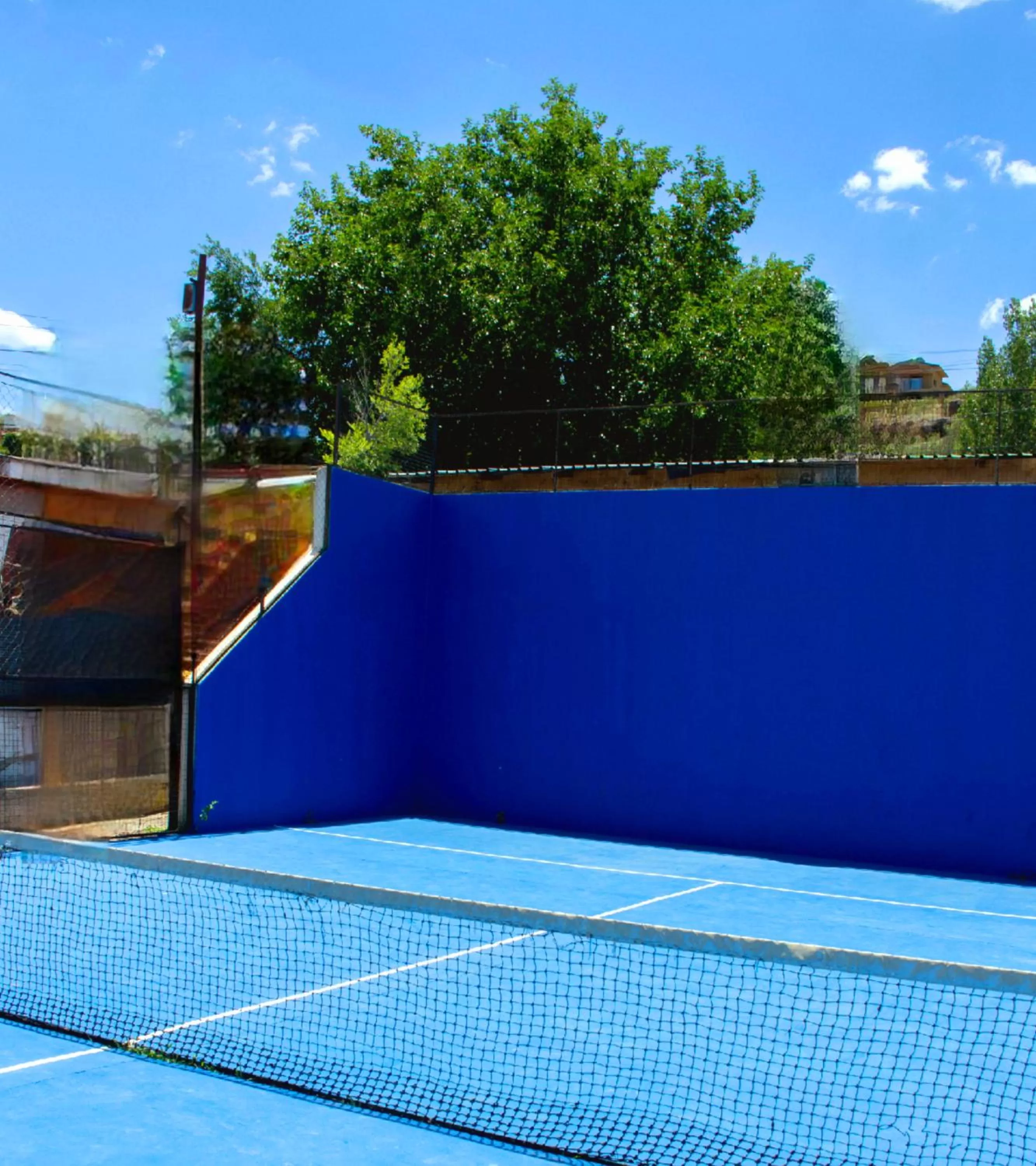 Tennis court, Swimming Pool in Capri Hotel y Cabañas by CPH