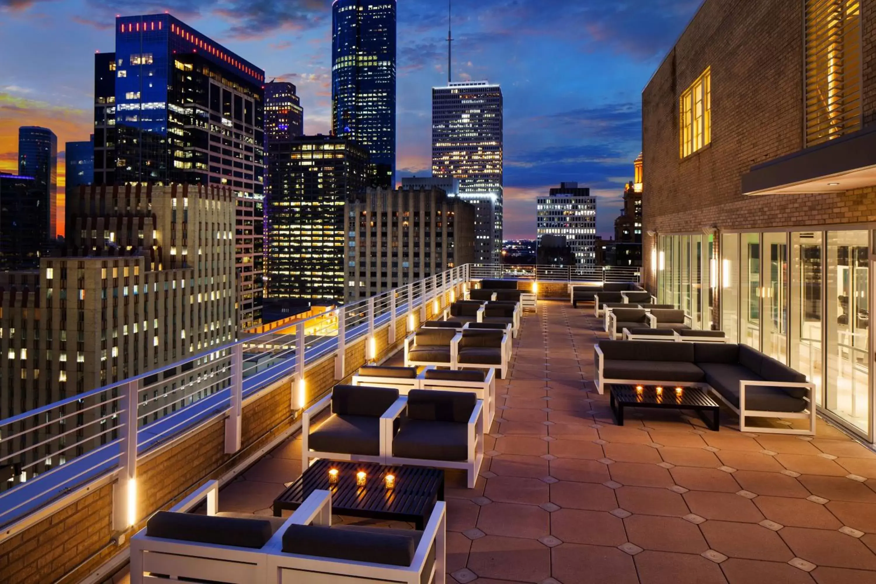 Restaurant/places to eat in Le Meridien Houston Downtown